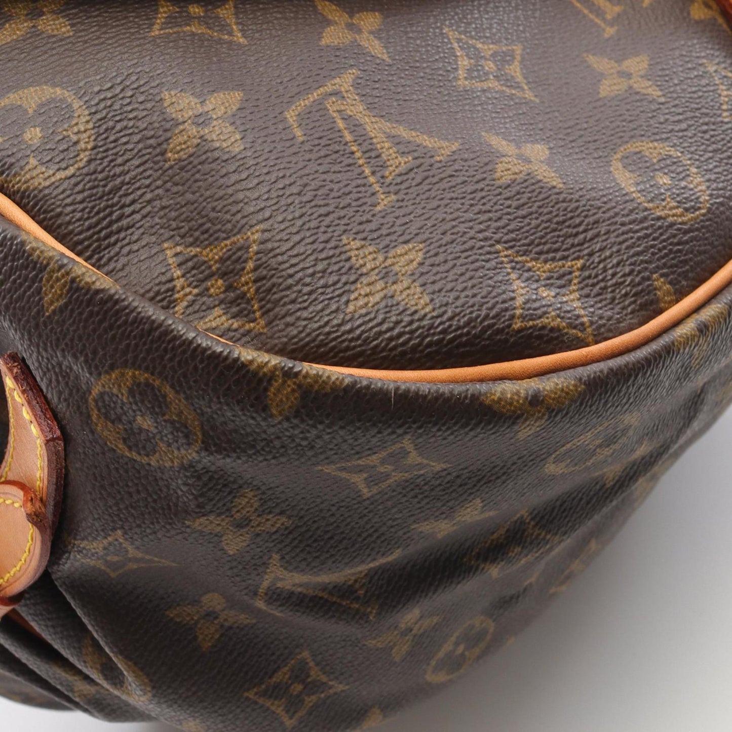 Louis Vuitton Saumur 35 Shoulder Bag
