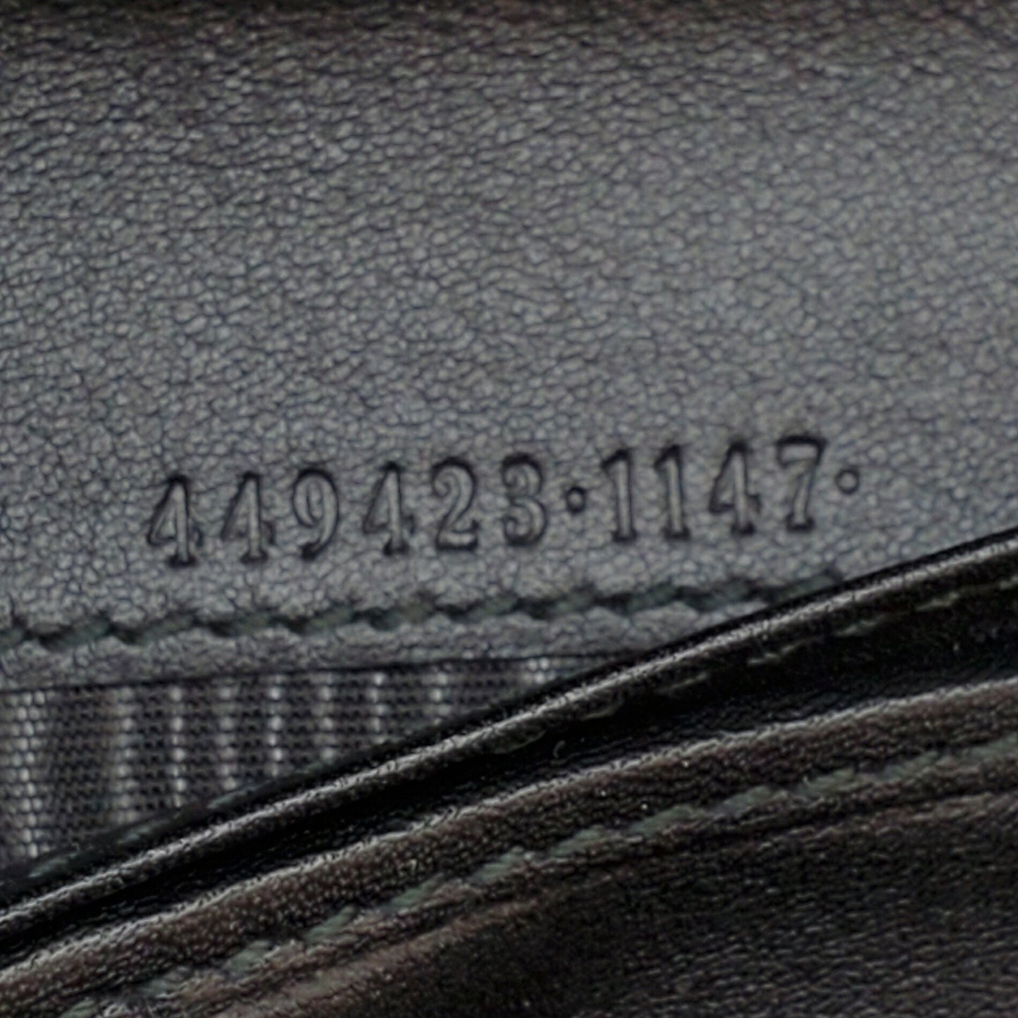 Gucci 449423 Guccissima Round Compact Wallet Purse