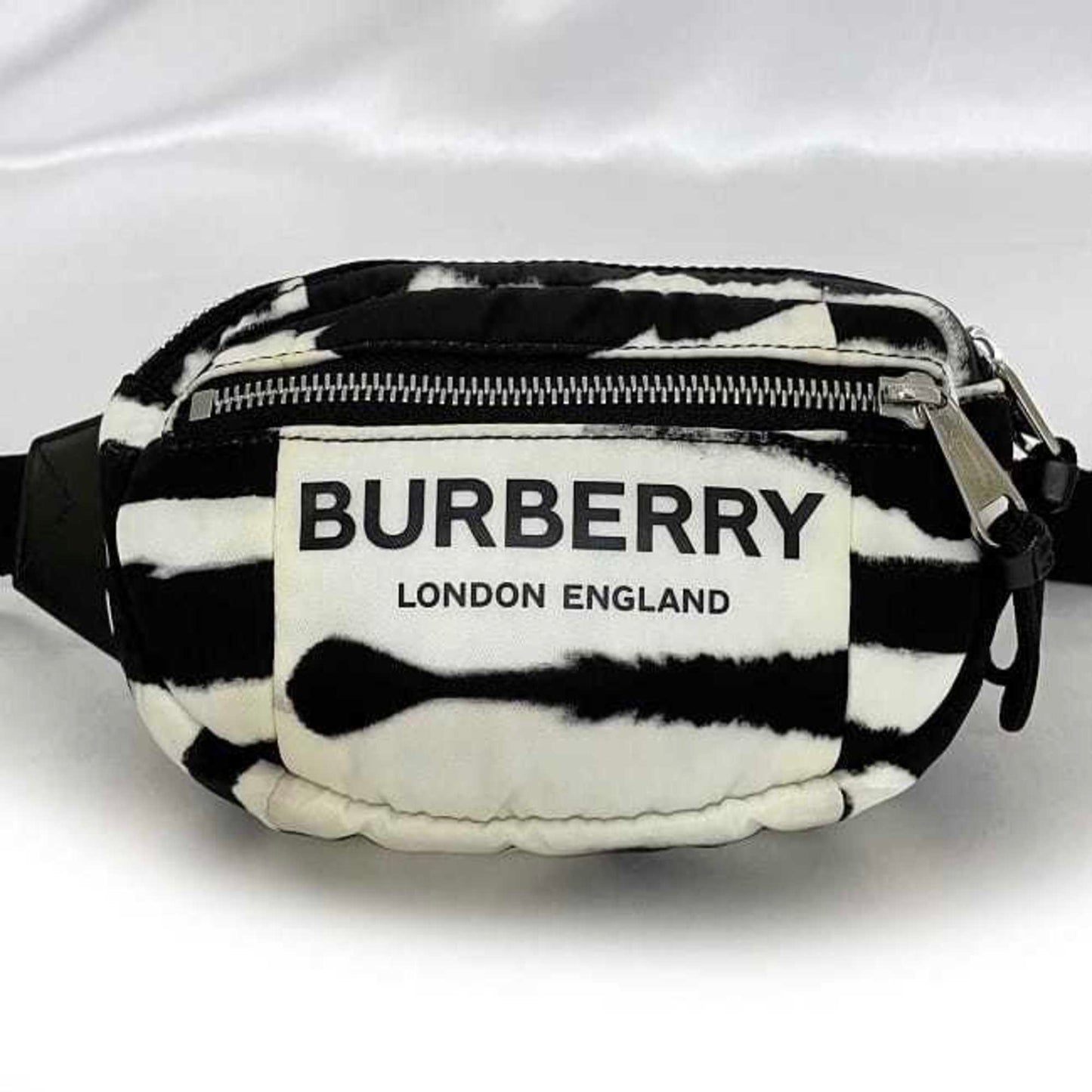 Burberry Body Bag Ec-22942 White Black 8028956 Nylon Leather Burberry Crossbody Belt Waist Pouch
