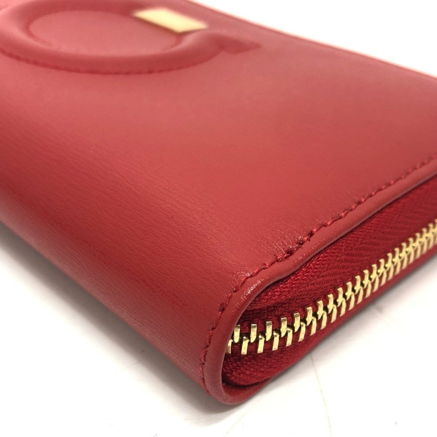 Salvatore Ferragamo Gancini Round Zip Wallet