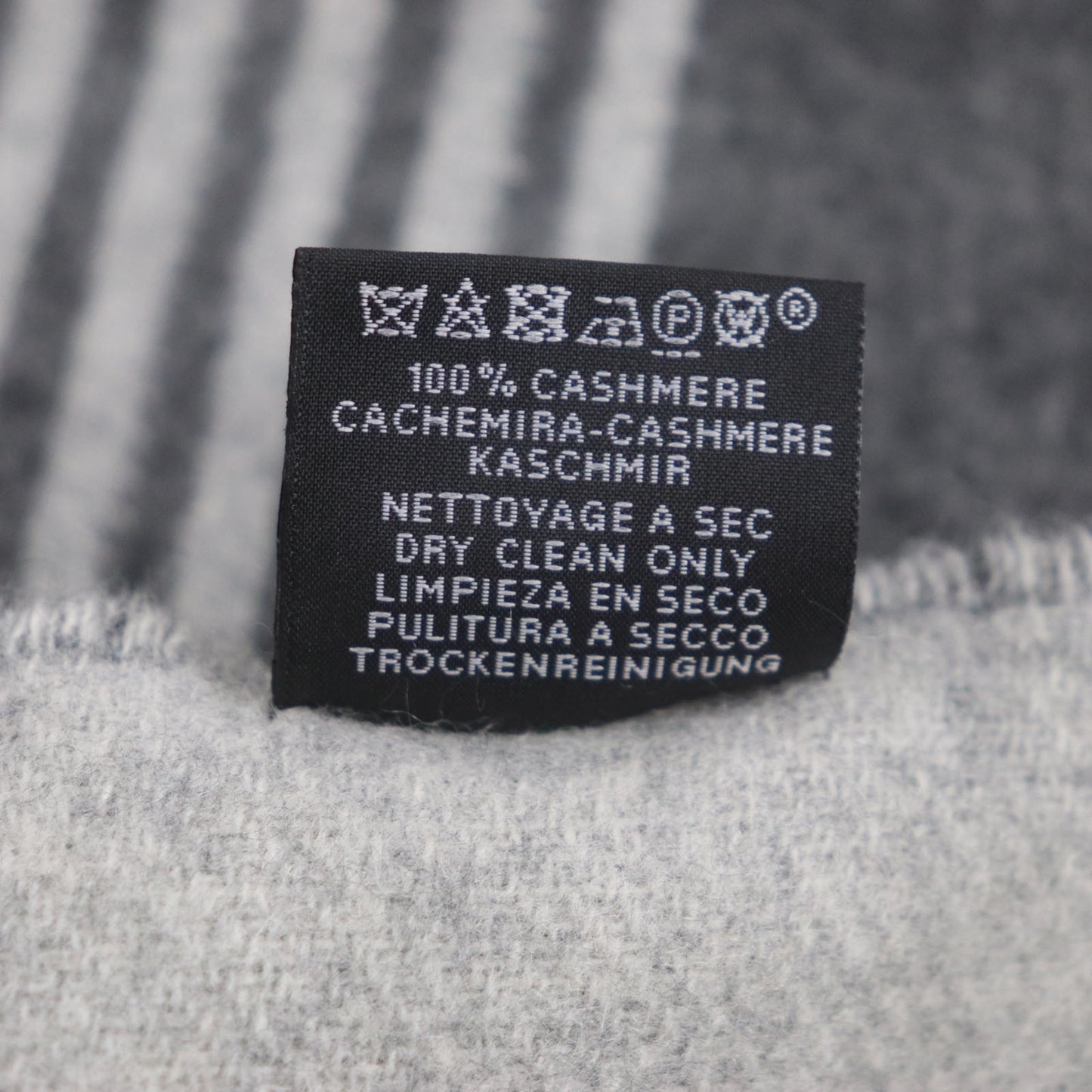 Hermes Sangle Boucle 100% Cashmere Antogracito Gris Clair Fringed Scarf