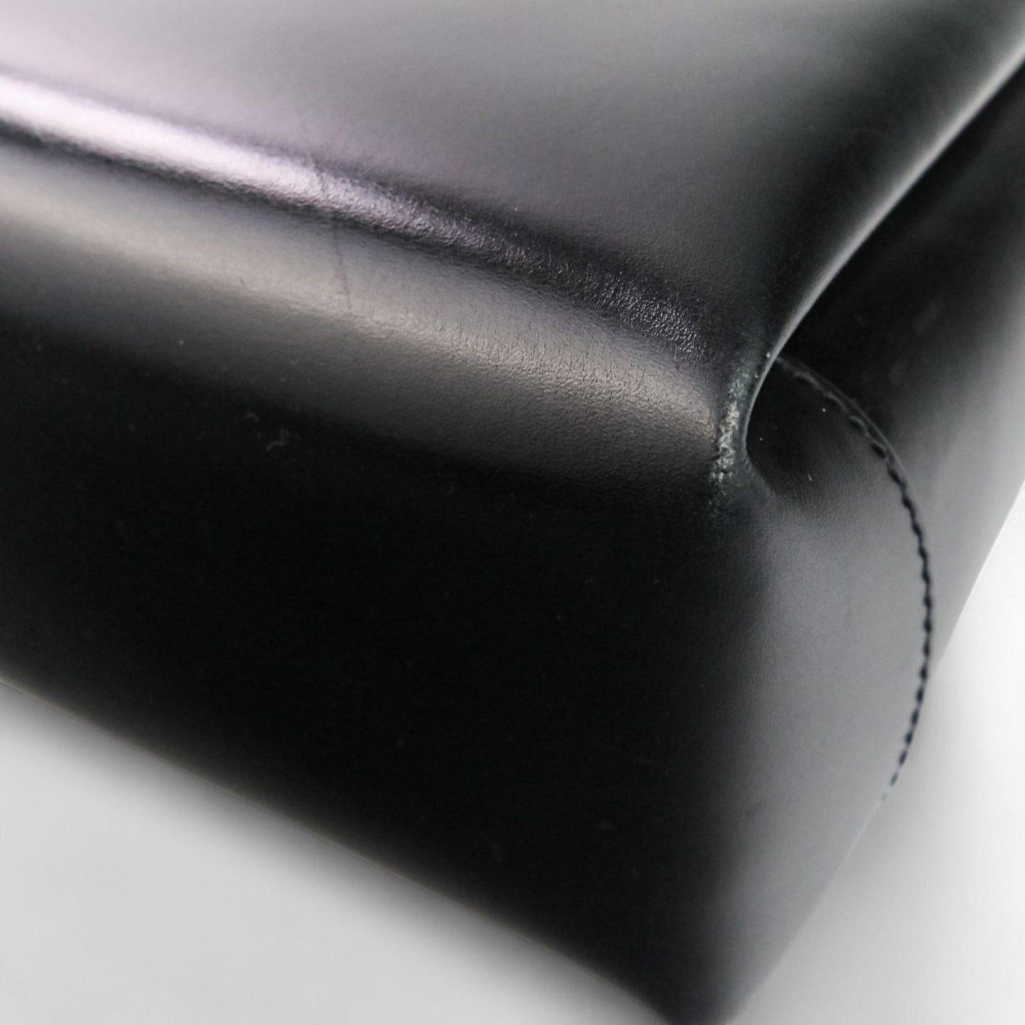 Gucci Vintage Leather Turnlock Handbag In Black