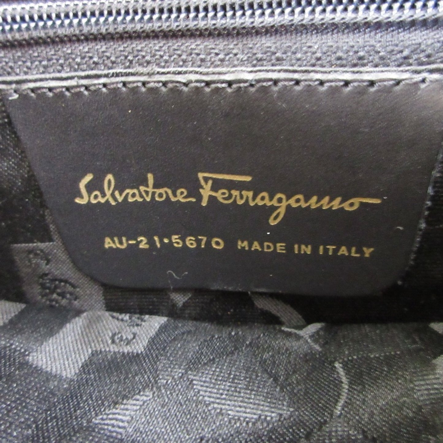 Salvatore Ferragamo Vara Hardware Handbag In Black