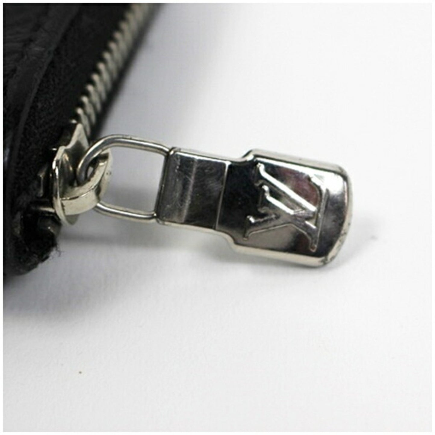 Louis Vuitton Taiga Zippy Coin Purse Artoise Black M30511 Louis Vuitton