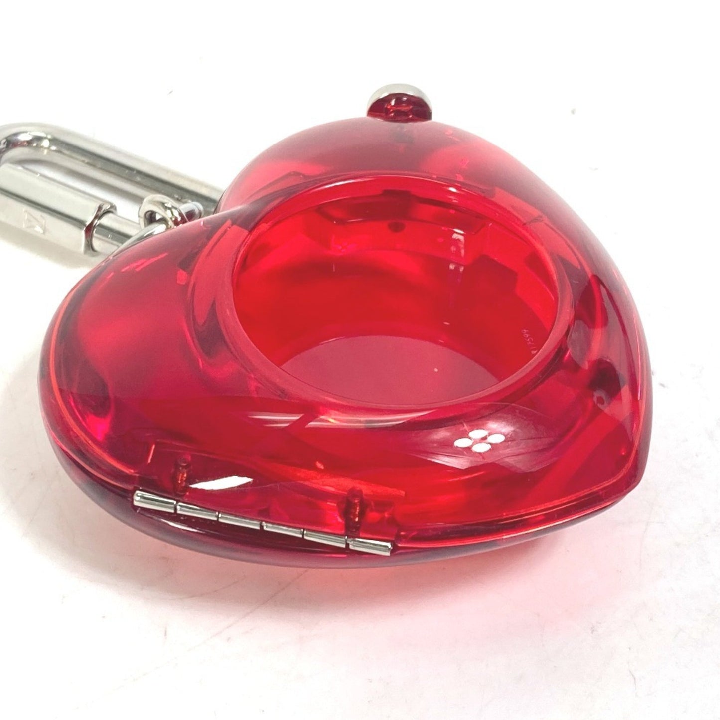 Louis Vuitton R17599 Carabiner Tambour Horizon Heart Watch Storage Goods Keychain Plastic