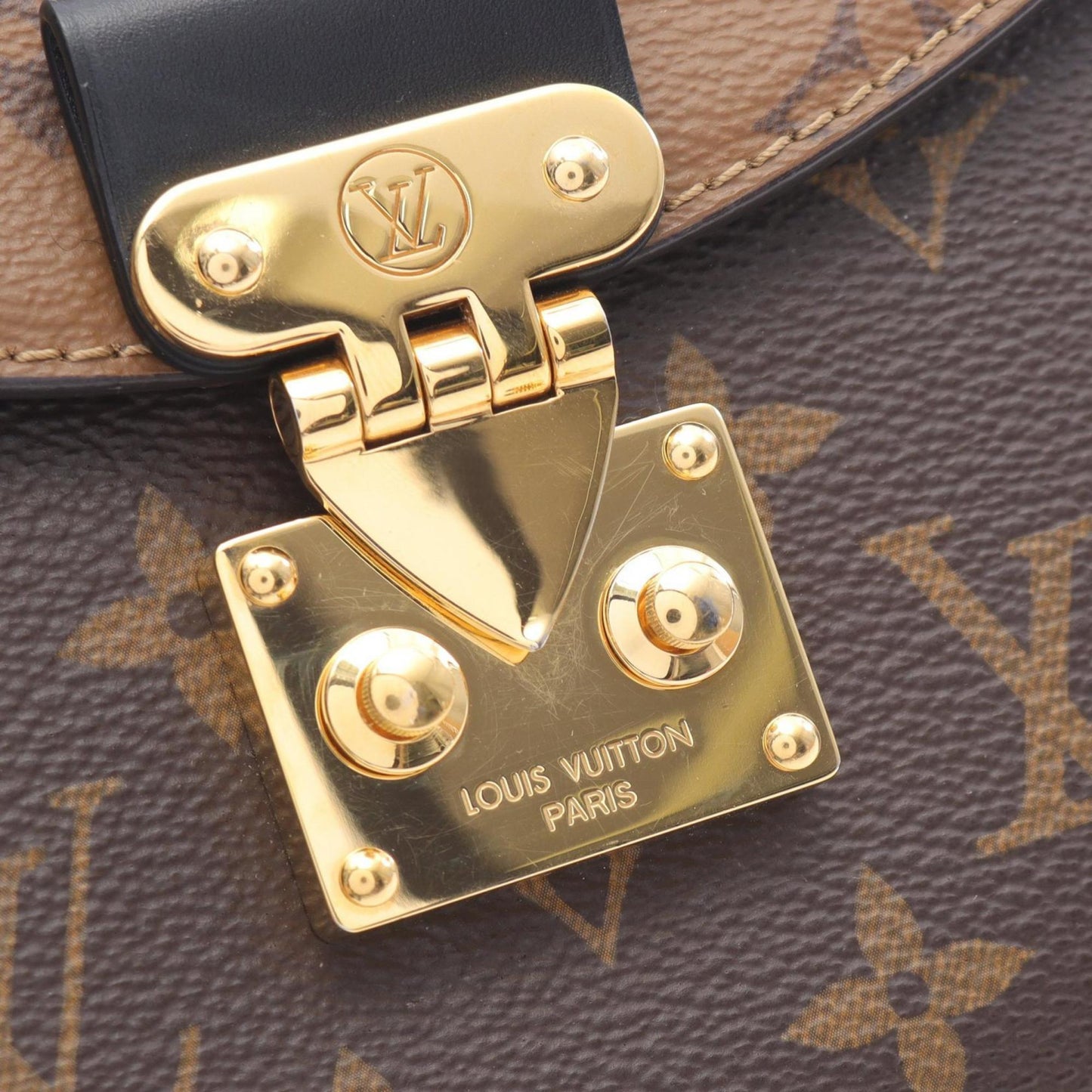 Louis Vuitton Tilsitt Handbag