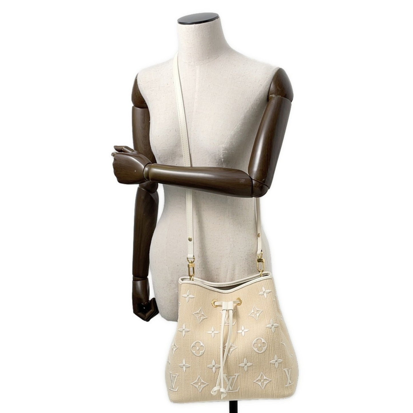 Louis Vuitton Monogram Cotton By The Pool Neo Noe Mm Shoulder Bag M22852 Louis Vuitton Beige White