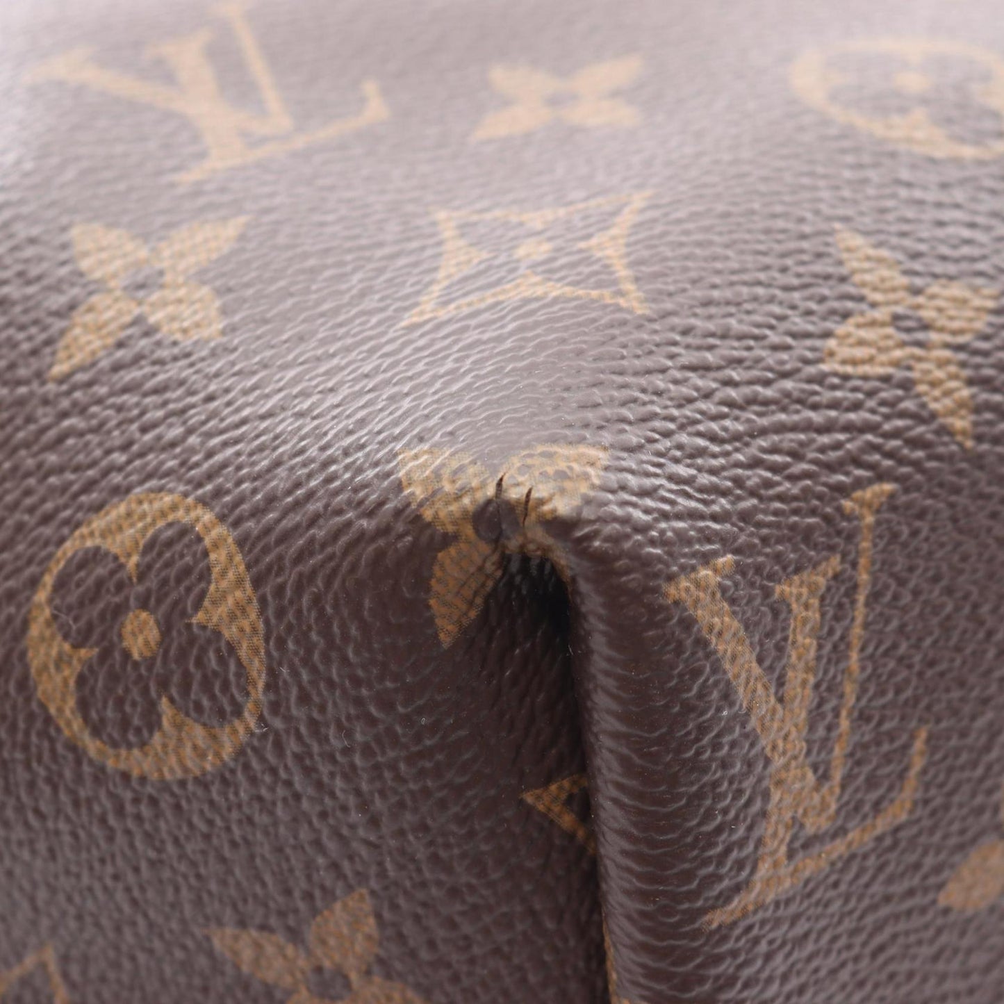 Louis Vuitton Turen Mm Handbag