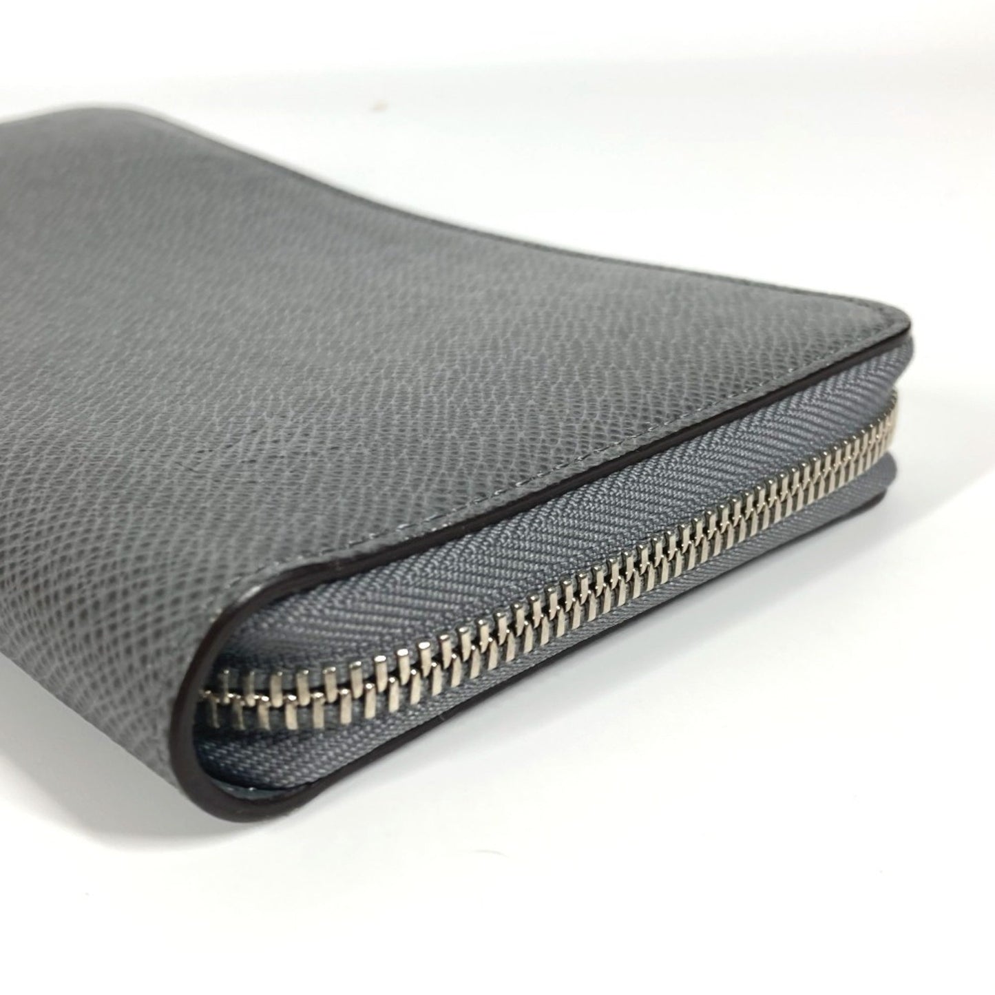 Louis Vuitton M30517 Taiga Zippy Organizer Long Wallet Round Zipper Leather