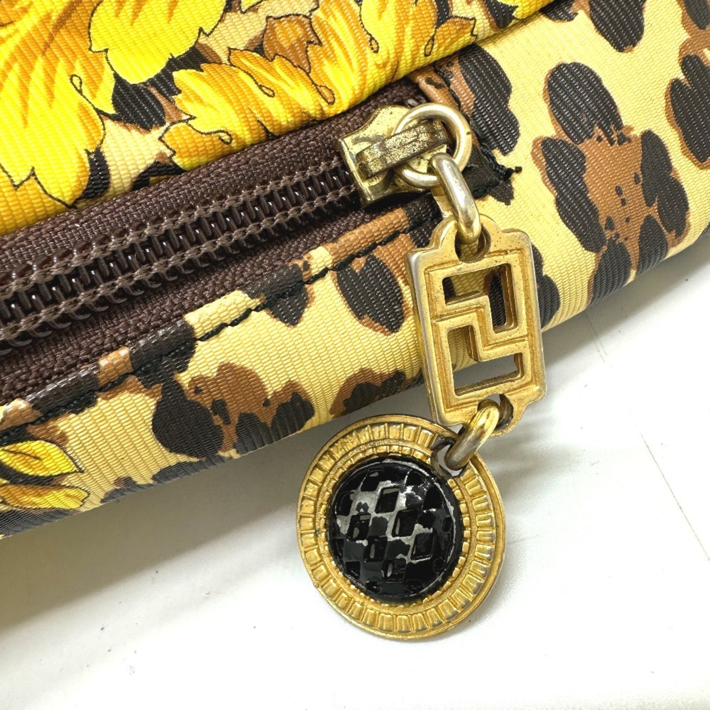 Versace Vintage Shoulder Shoulder Bag Yellow Black