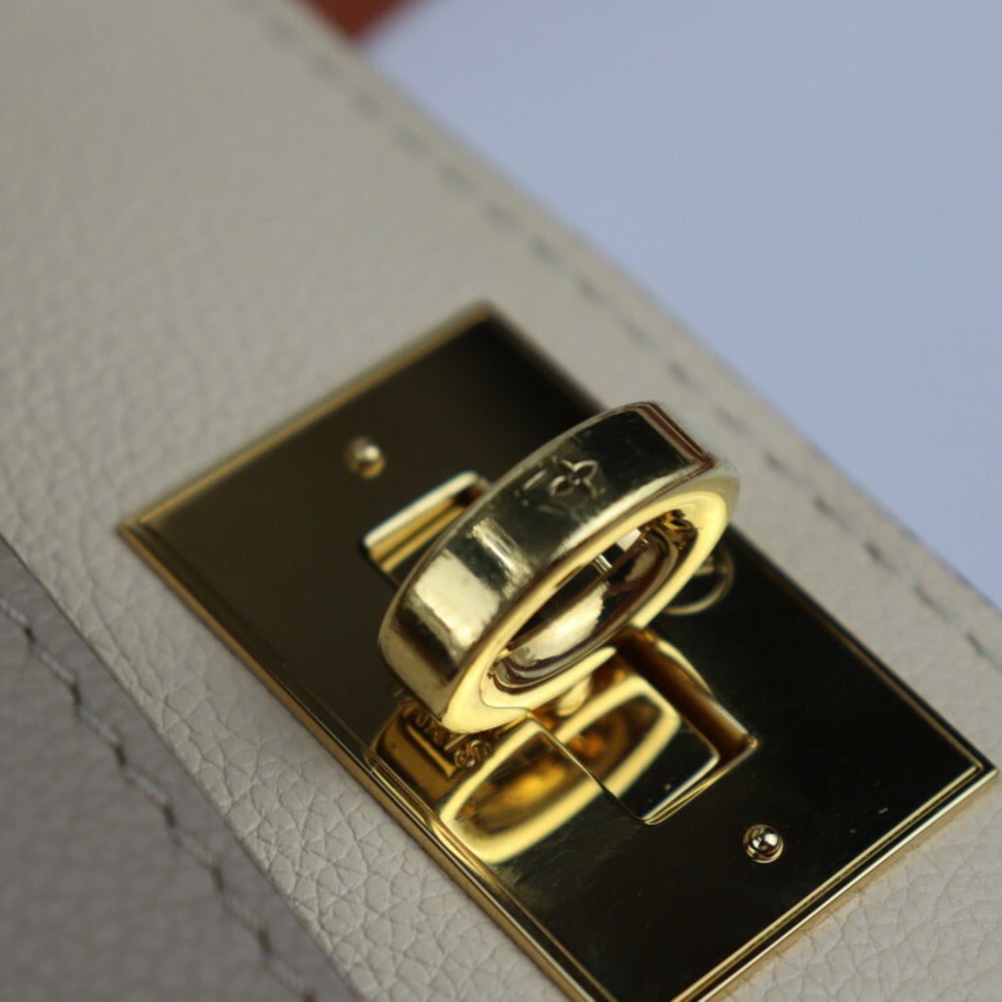 Louis Vuitton On My Side Mm Monogram Tuftage Handbag M53825 Calf Leather Gale Tote Bag Shoulder