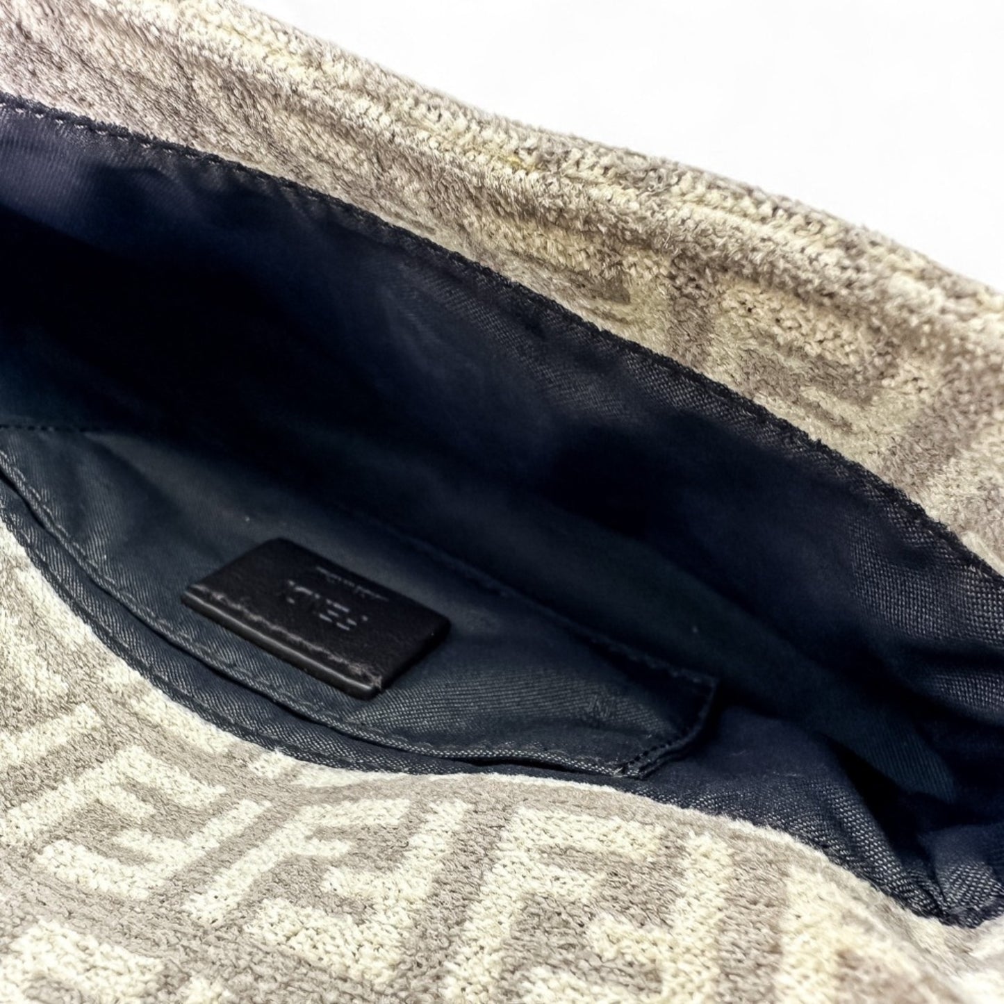 Fendi Zucca Baguette Tapestry Fabric Phone Pouch Shoulder Bag 7As142 Greige