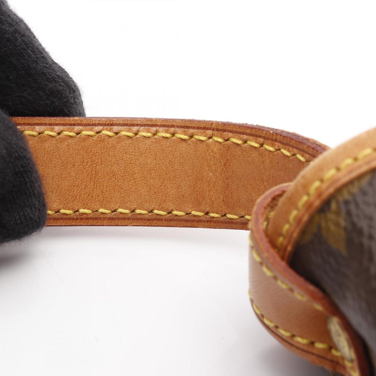 Louis Vuitton Saumur 30 Shoulder Bag