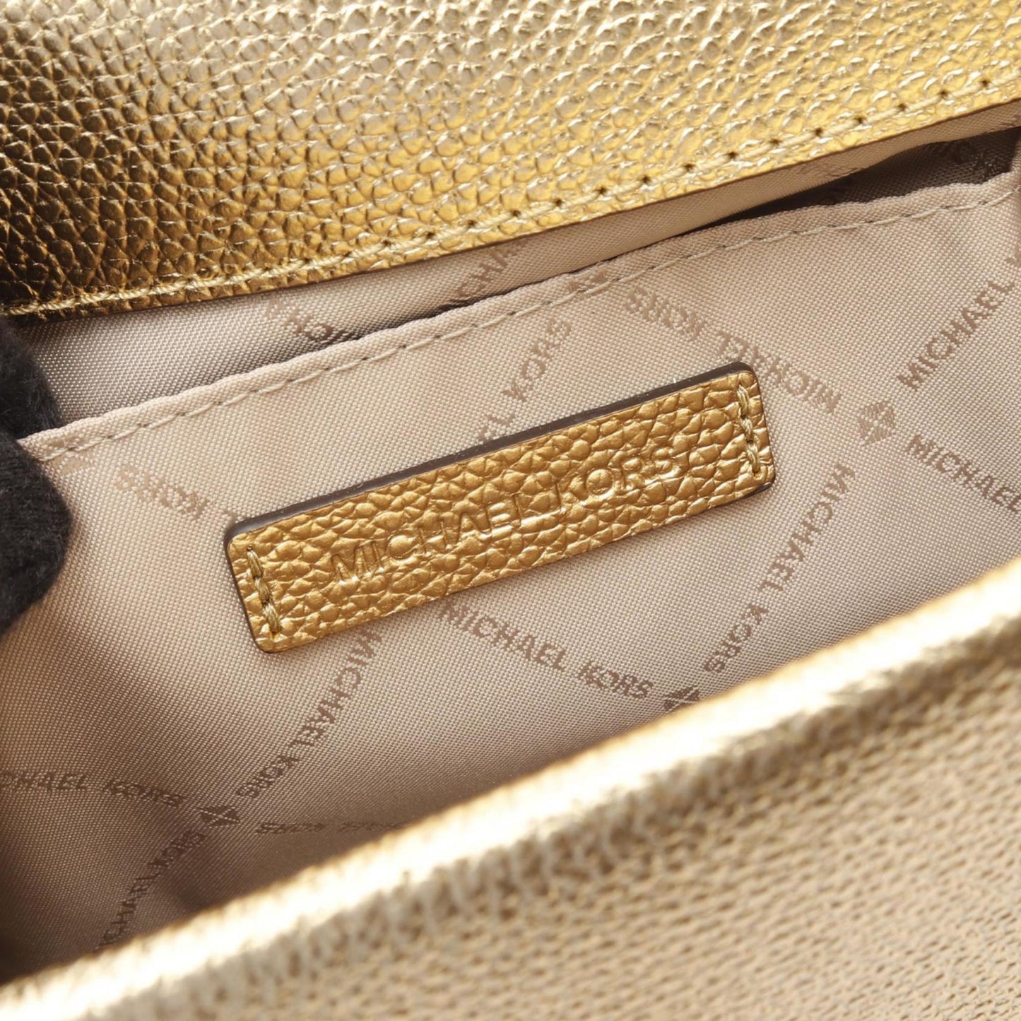 Michael Kors Kinsley Md Shoulder Bag