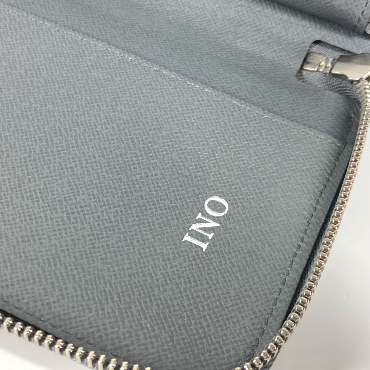 Louis Vuitton M30517 Taiga Zippy Organizer Long Wallet Round Zipper Leather