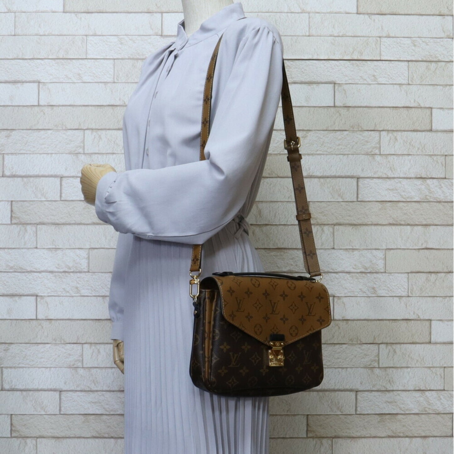 Louis Vuitton Pochette Metis Mm Monogram Reverse Shoulder Bag M44876 Brown