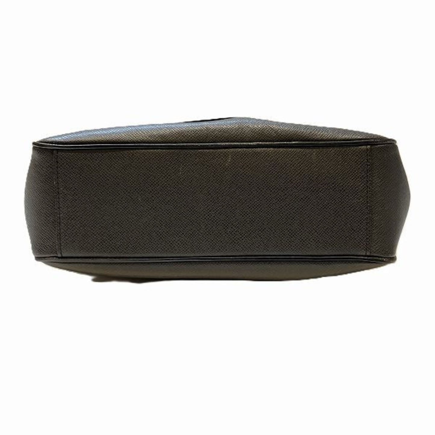 Louis Vuitton Taiga Milo M32632