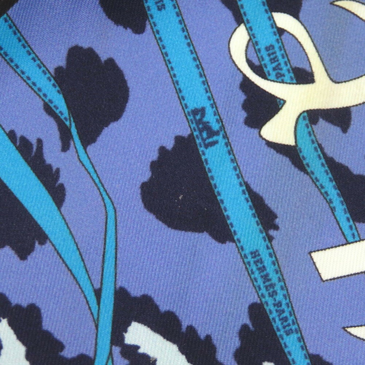 Hermes Carr 40 Monsieur Et Madame Monsieur & Madame Silk Blue Scarf Muffler 0821Hermes