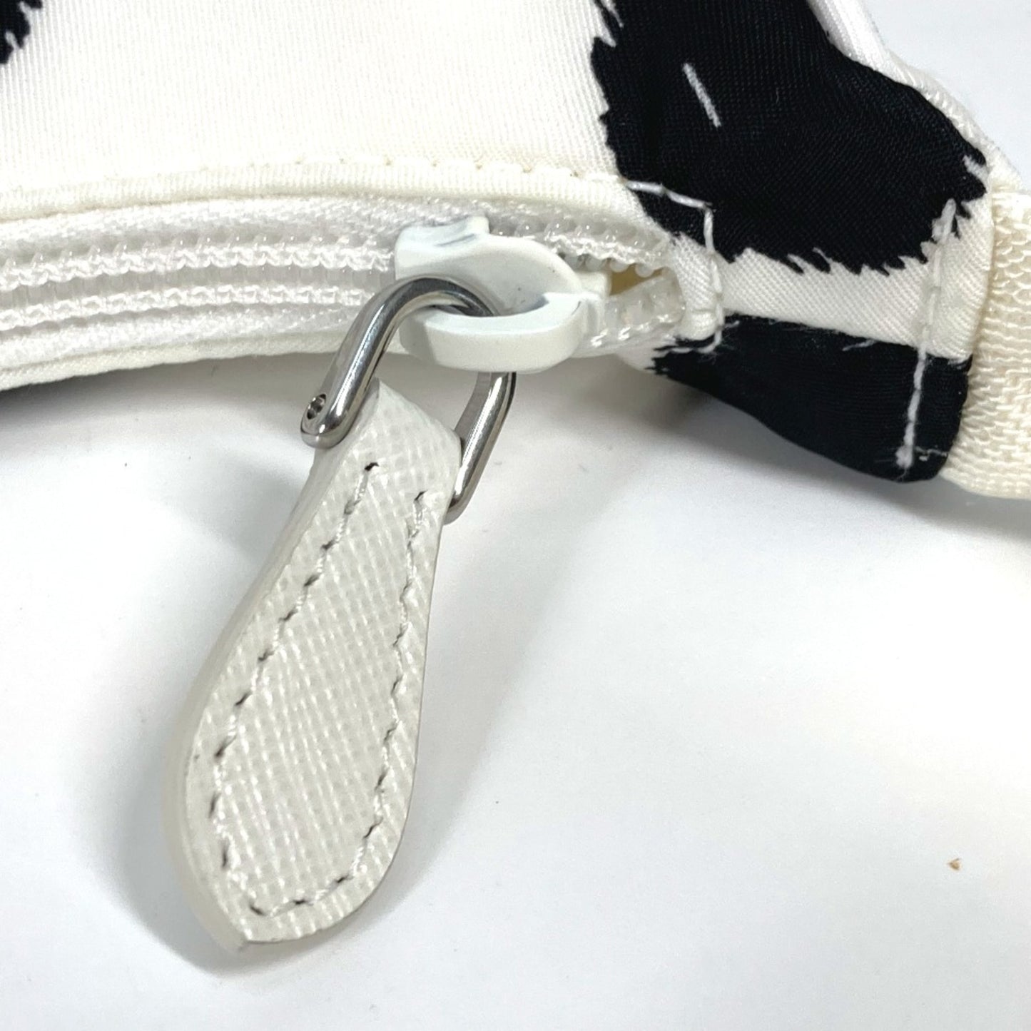 Prada 1Ne515 Re-Edition 2000 Dot Polka Dot Shoulder Bag Shoulder Bag White Black