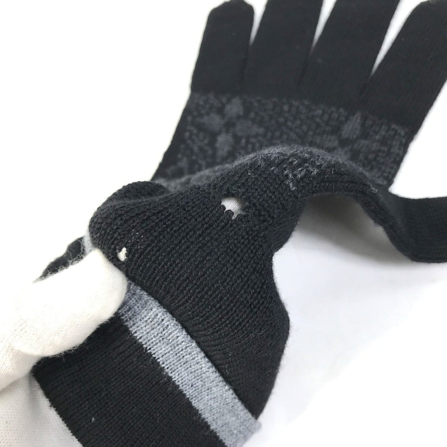 Louis Vuitton M73470 Gong Mai Monogram Eclipse Wool Gloves