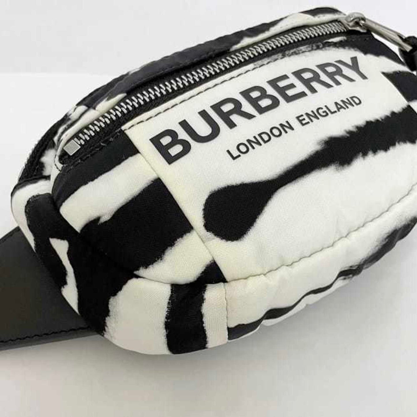 Burberry Body Bag Ec-22942 White Black 8028956 Nylon Leather Burberry Crossbody Belt Waist Pouch