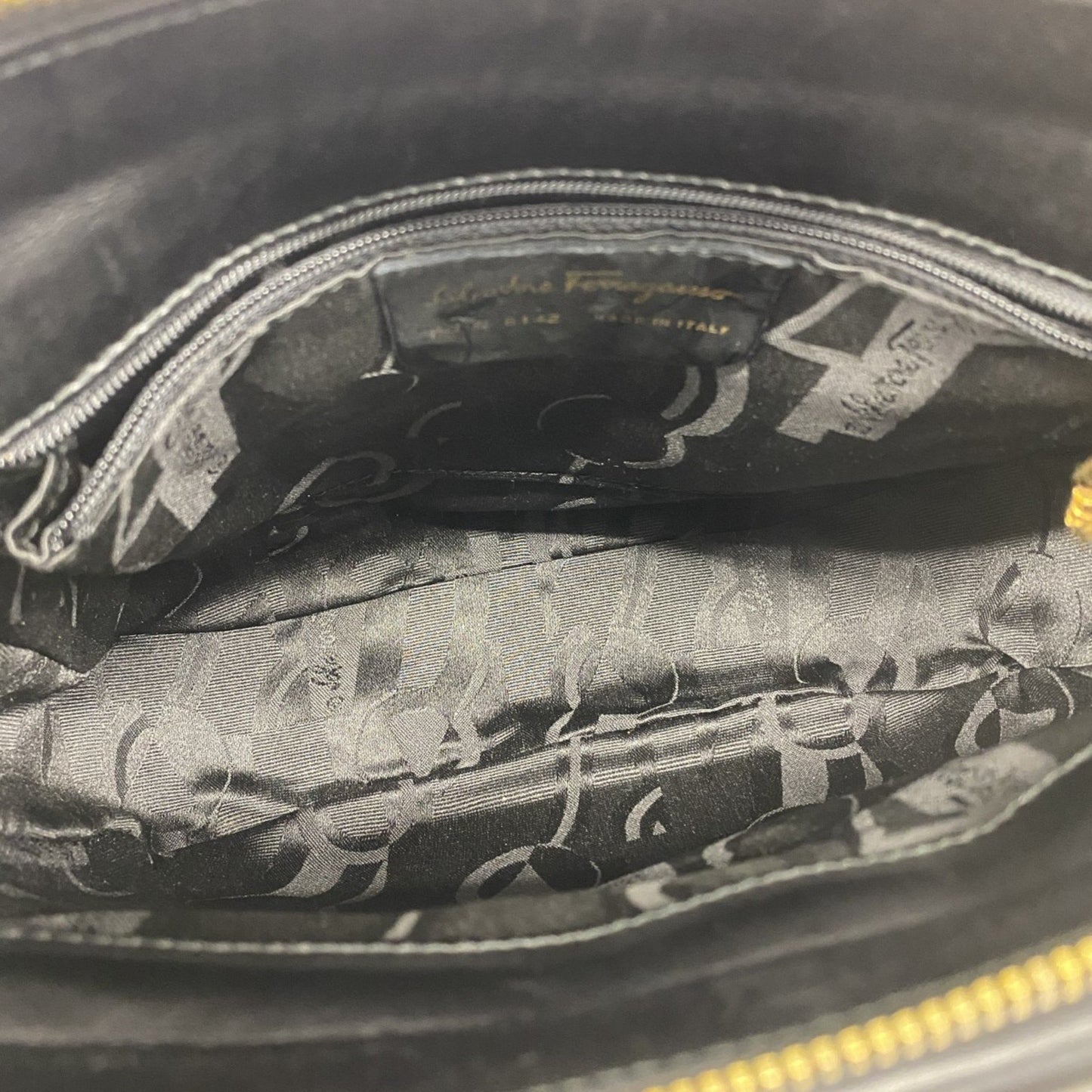 Salvatore Ferragamo Shoulder Bag In Black Leather