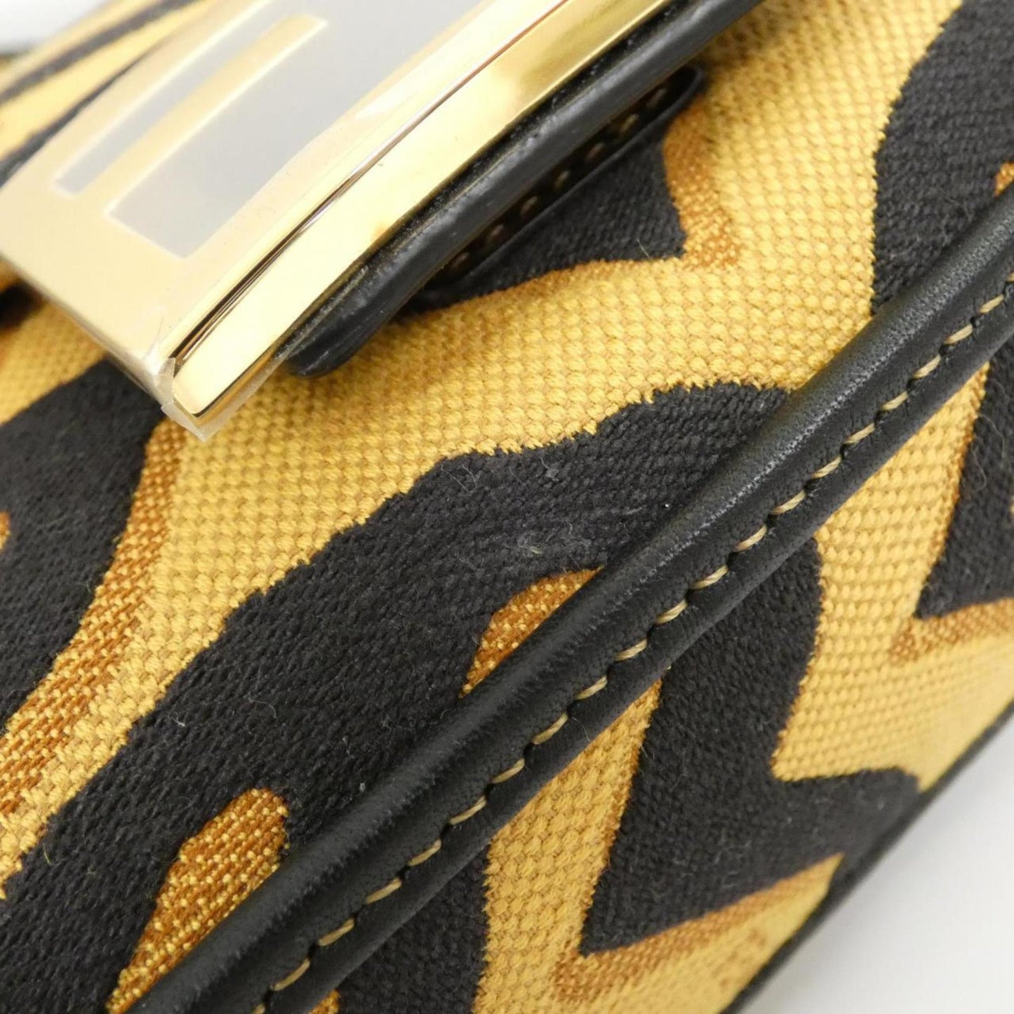 Fendi Baguette Mini 8Bs017 Aj7U Handbag