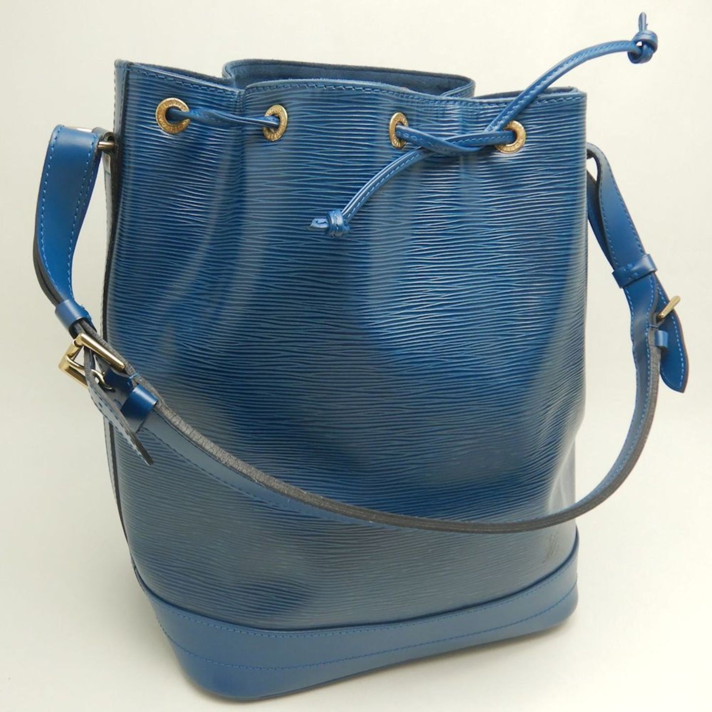 Louis Vuitton Epi Noe M44005 Shoulder Bag In Toledo Blue