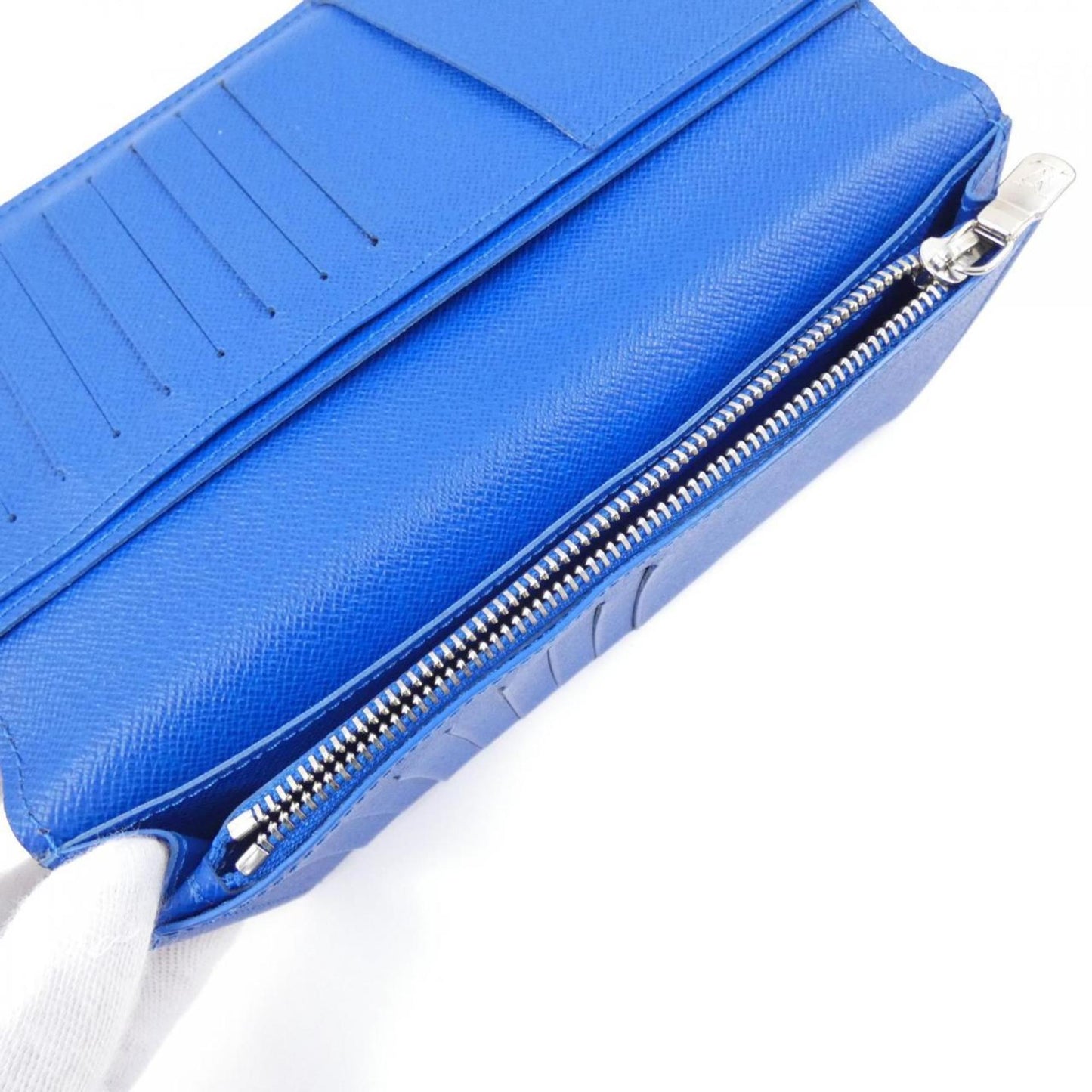 Louis Vuitton Taiga Portefeuille Brazza M30791 Wallet