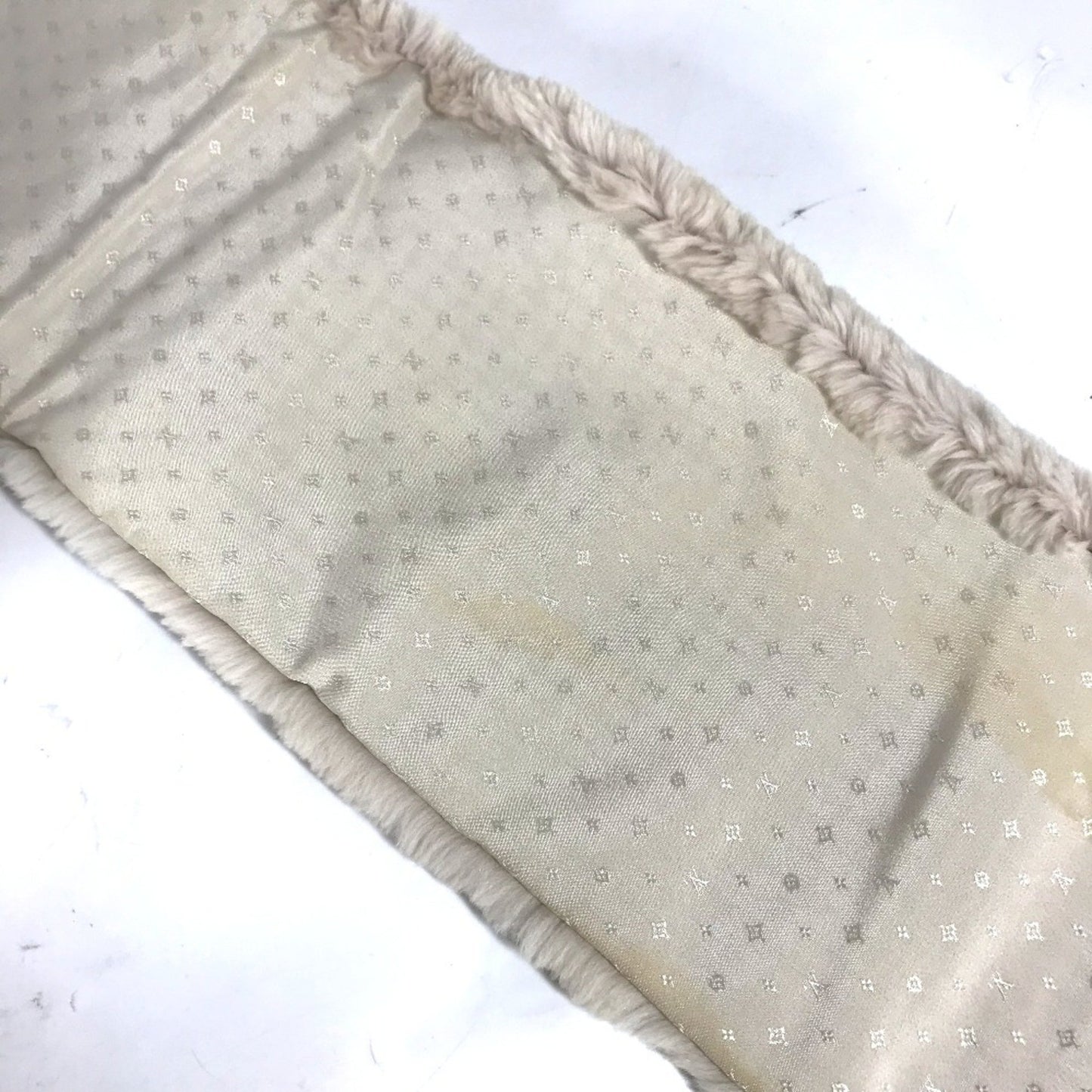 Louis Vuitton M70873 Fur Tippet Logo Two-Tone Echarpe Lv In The City Scarf
