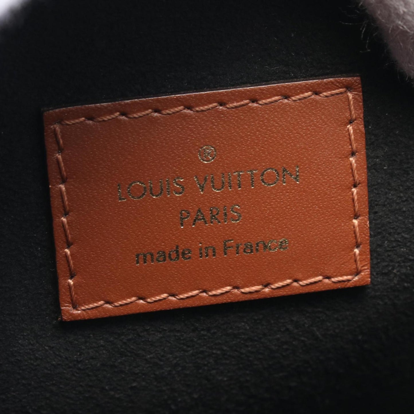 Louis Vuitton Monogram V Tote Mm Handbag