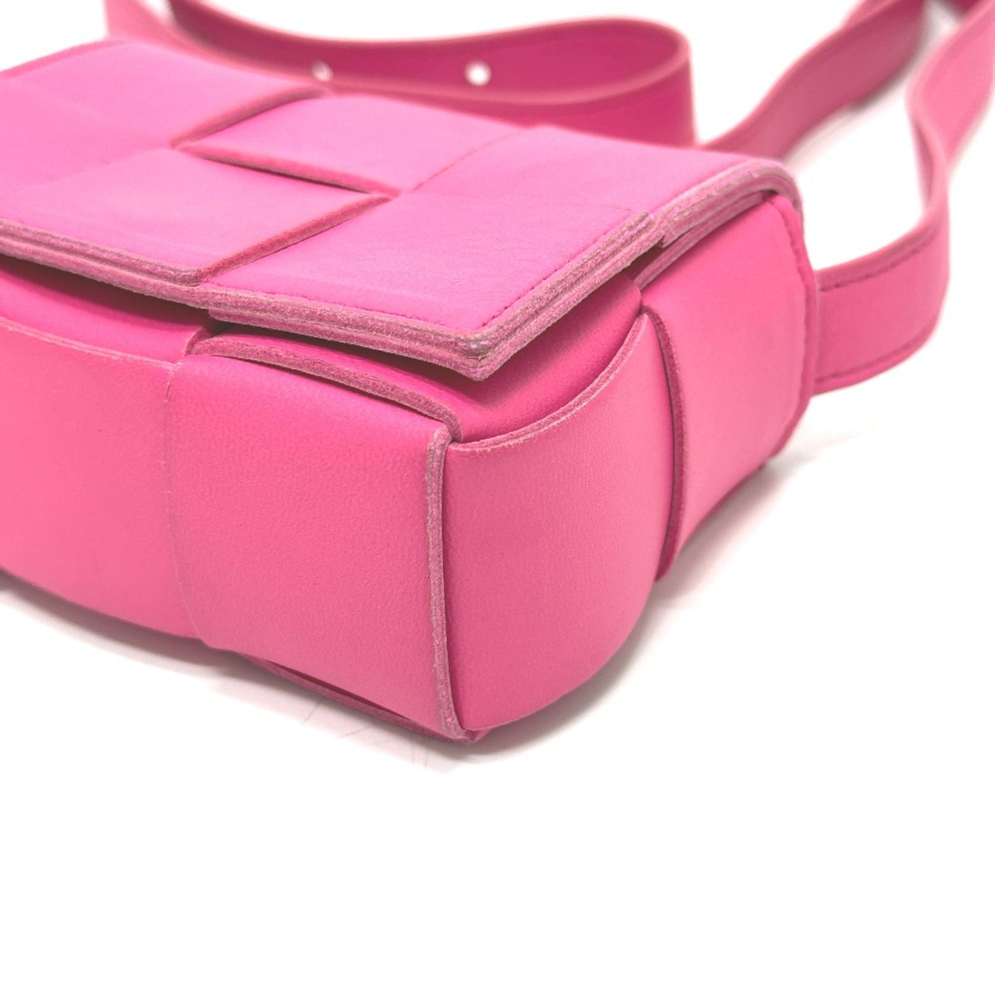 Bottega Veneta Maxi Intrecciato Crossbody Pochette Crossbody Shoulder Bag Pink