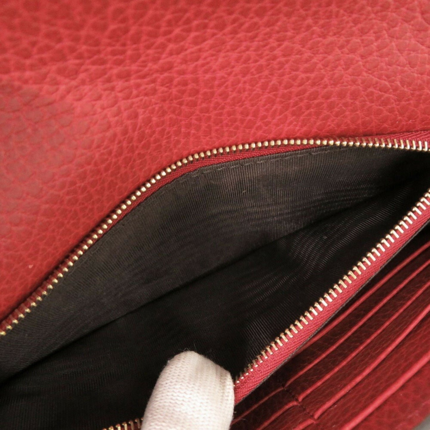 Like New Gucci Interlocking G 466506 Leather Red Chain Wallet Shoulder 1465Gucci
