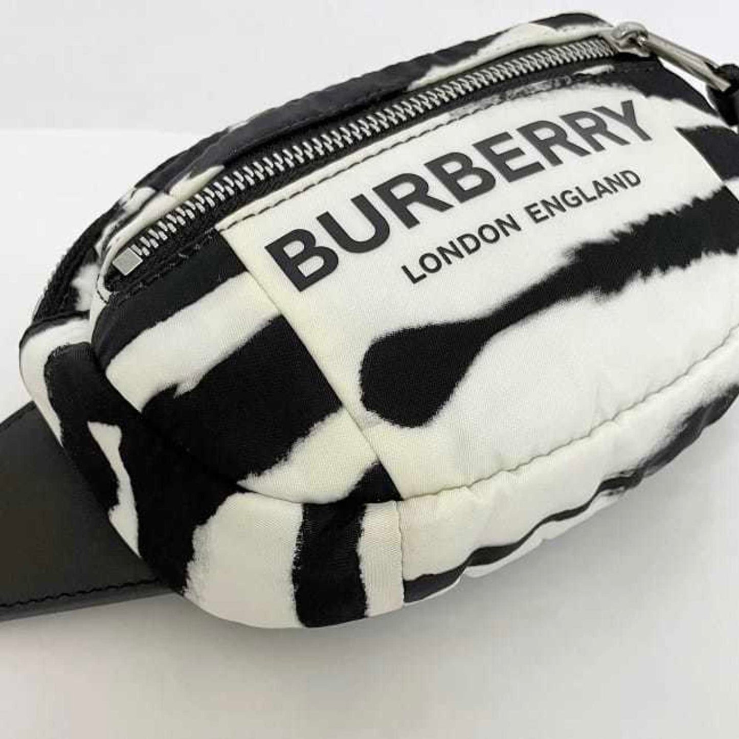 Burberry Body Bag Ec-22942 White Black 8028956 Nylon Leather Burberry Crossbody Belt Waist Pouch
