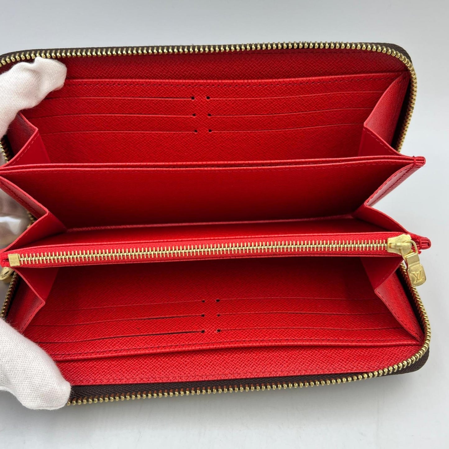 Louis Vuitton Zippy Wallet With Round Zipper