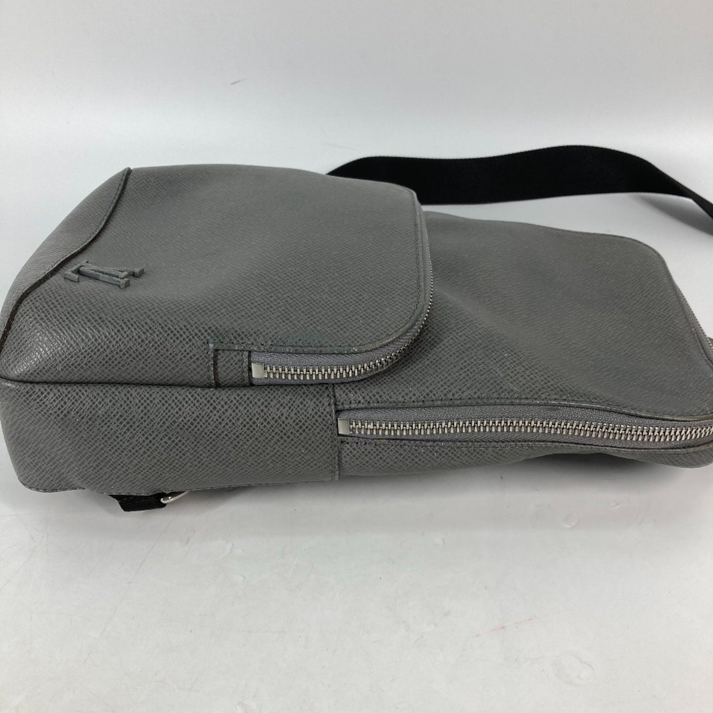 Louis Vuitton M30951 Taiga Avenue Sling Bag