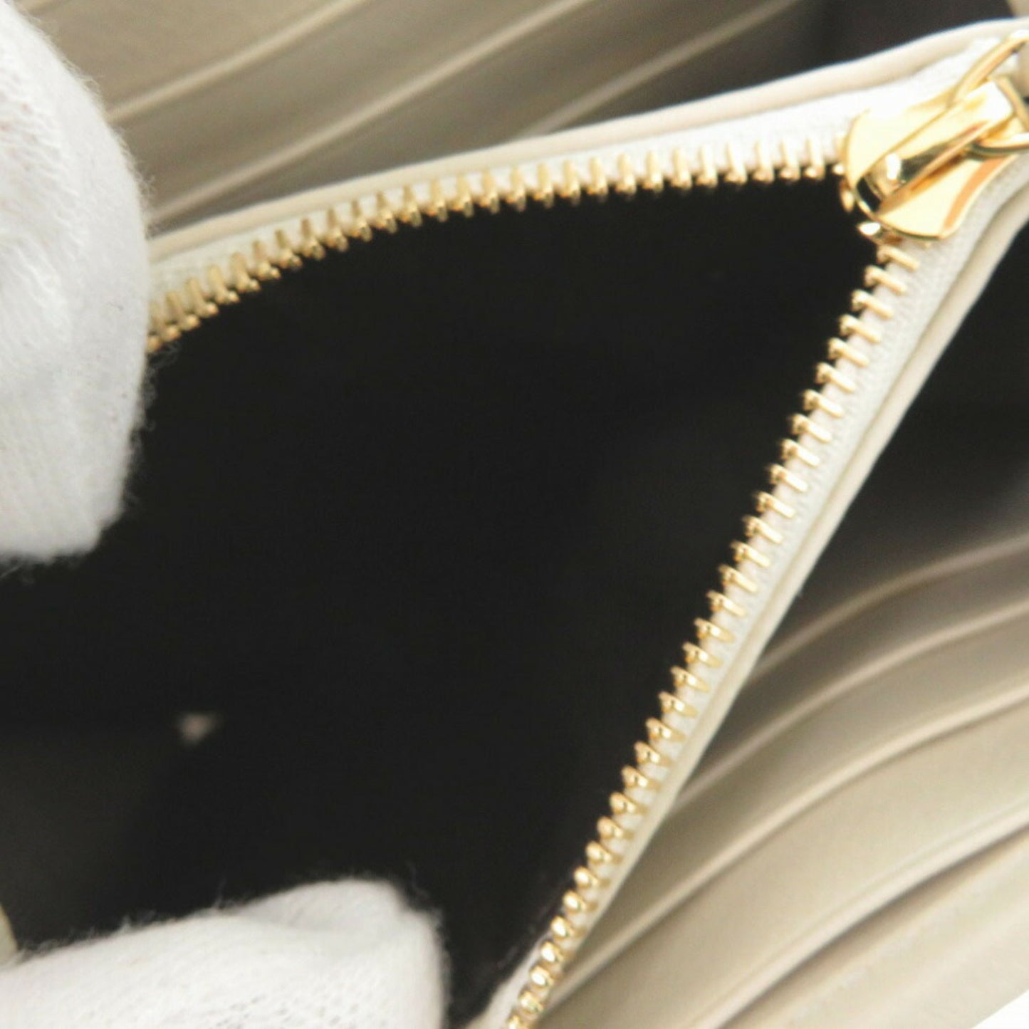 Like New Gucci Blondie Chain Wallet 725219