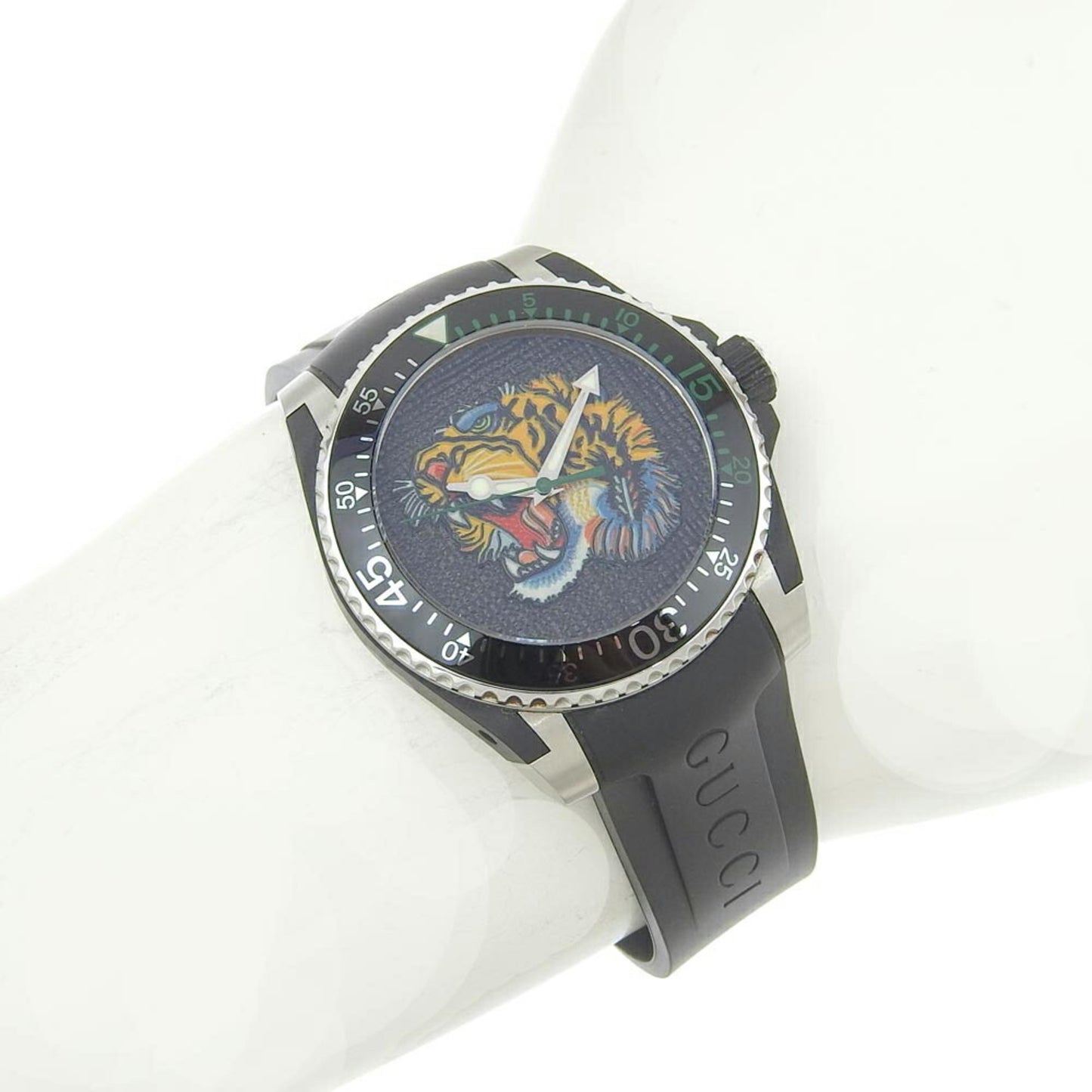 Gucci Dive 136 3 Black Dial Stainless Steel Rubber Quartz Battery