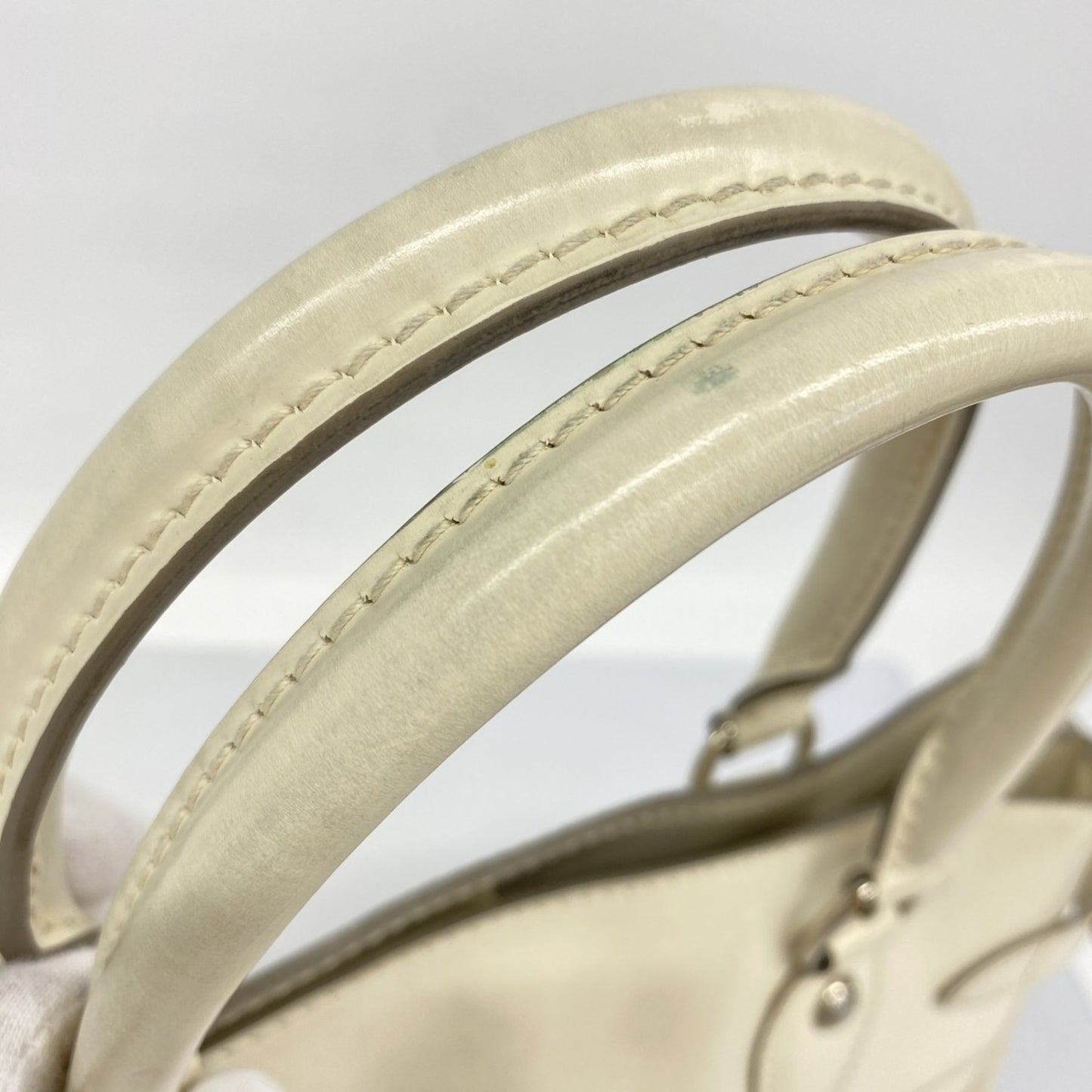 Louis Vuitton Epi Passy Pm Handbag M5926J White