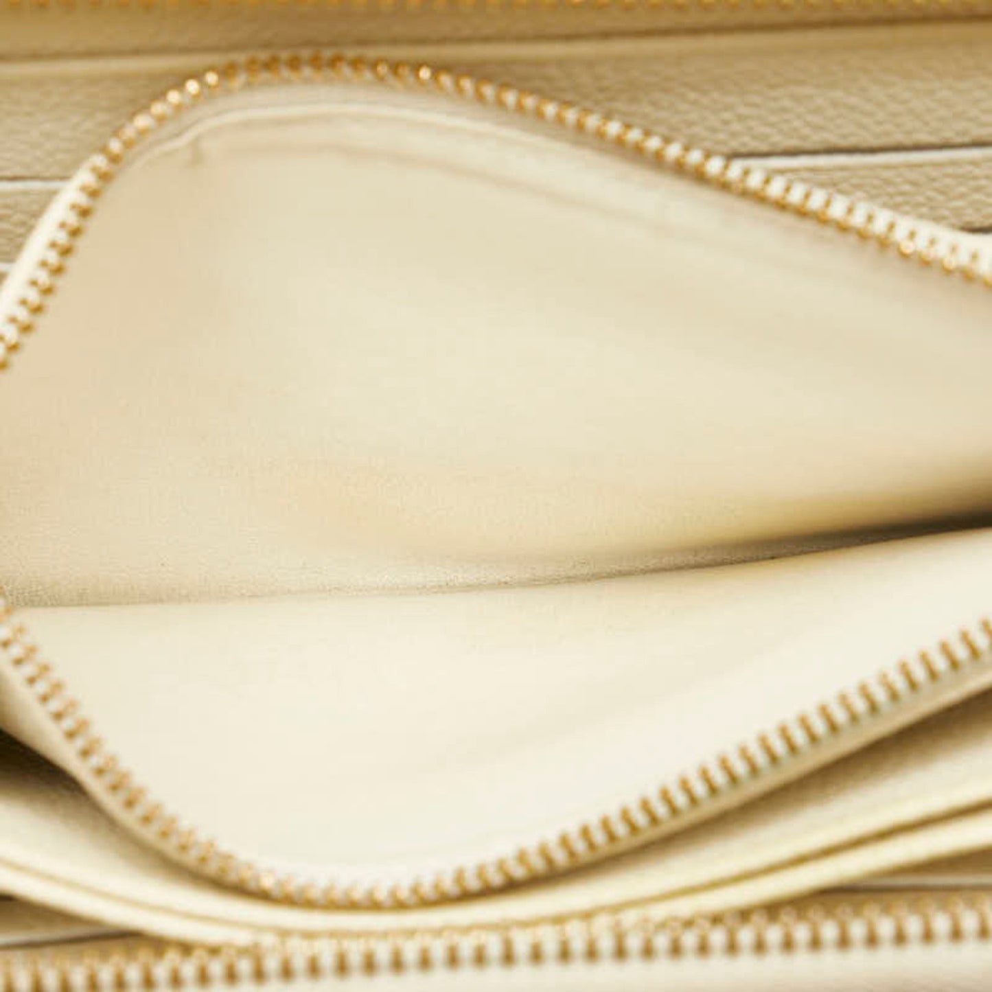 Louis Vuitton Monogram Empreinte Zippy Wallet Round Long M82212 Crme White Leather