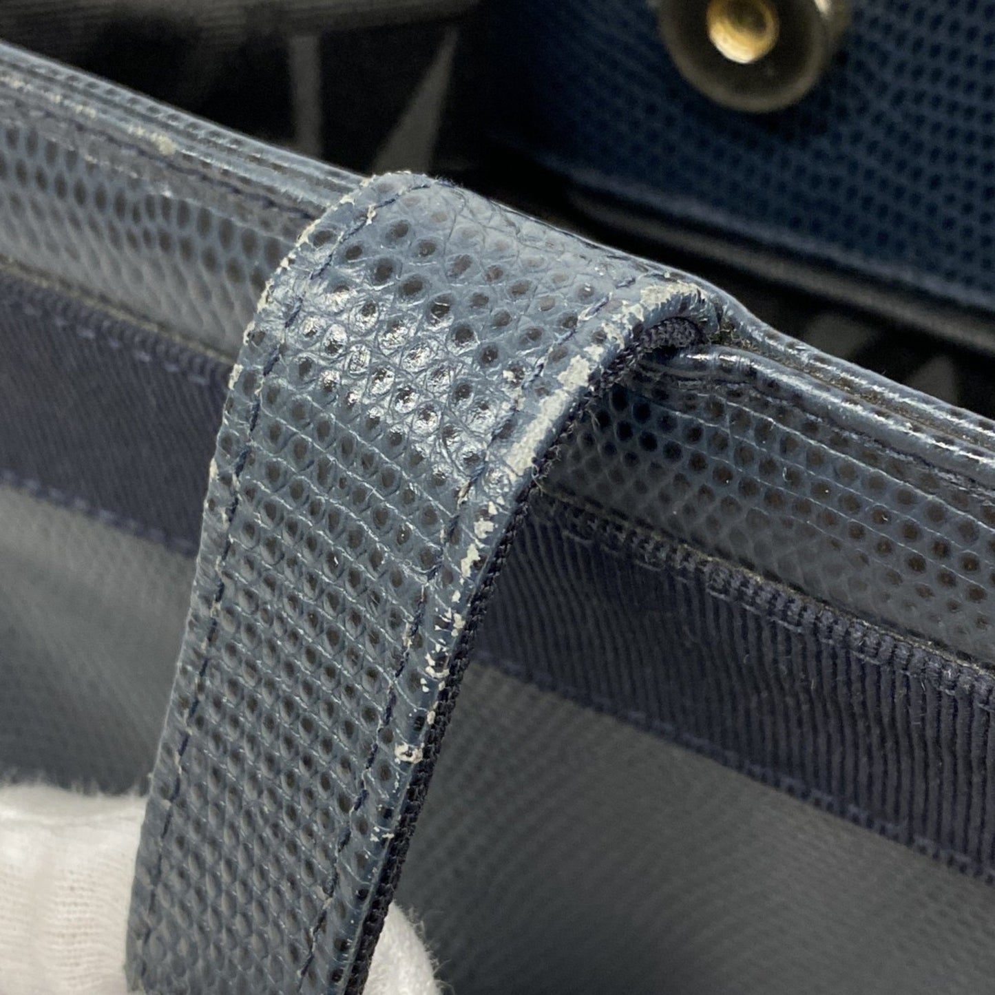 Salvatore Ferragamo Vara Leather Shoulder Bag In Navy Blue