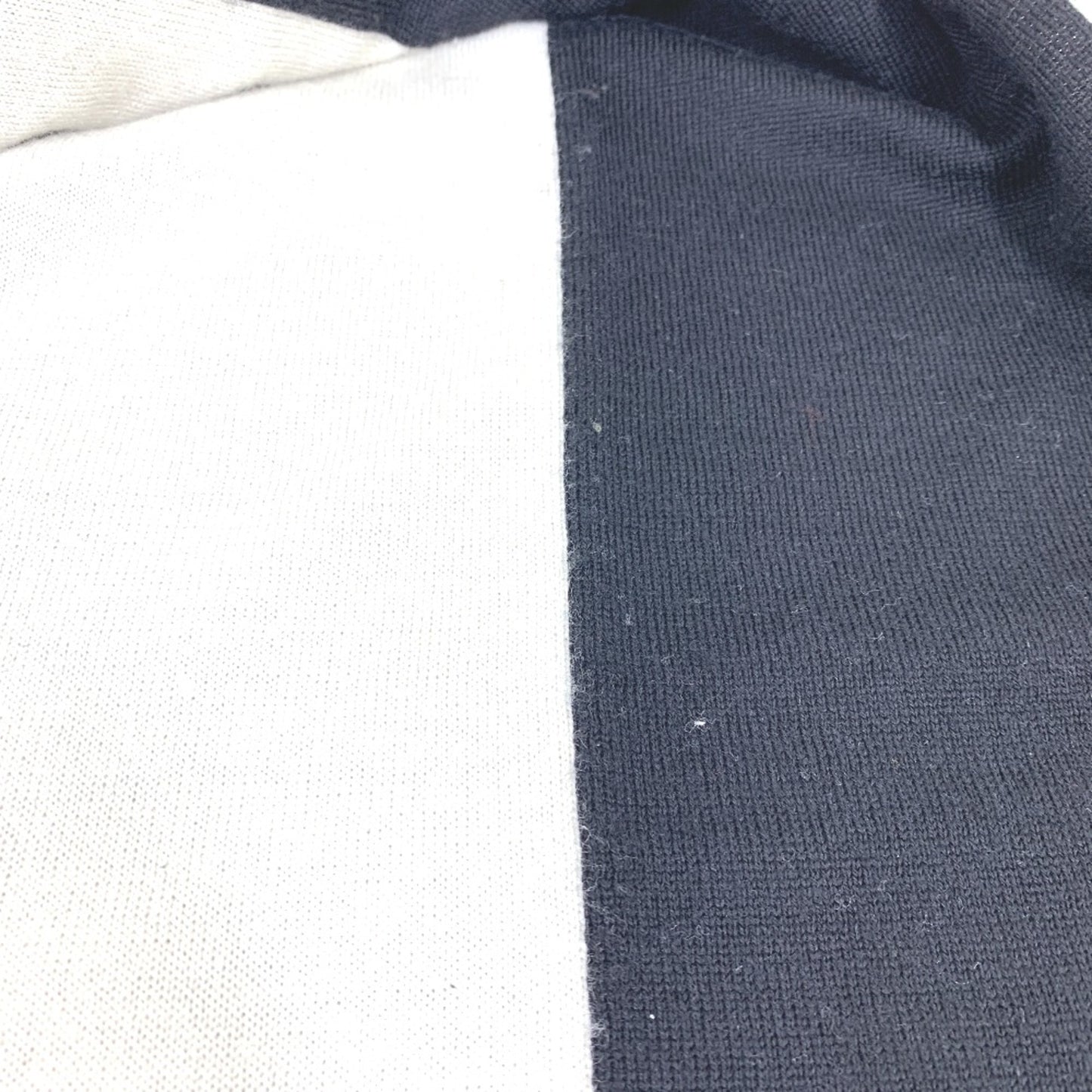 Fendi Fxs124 Logo Bicolor Scarf Black X White