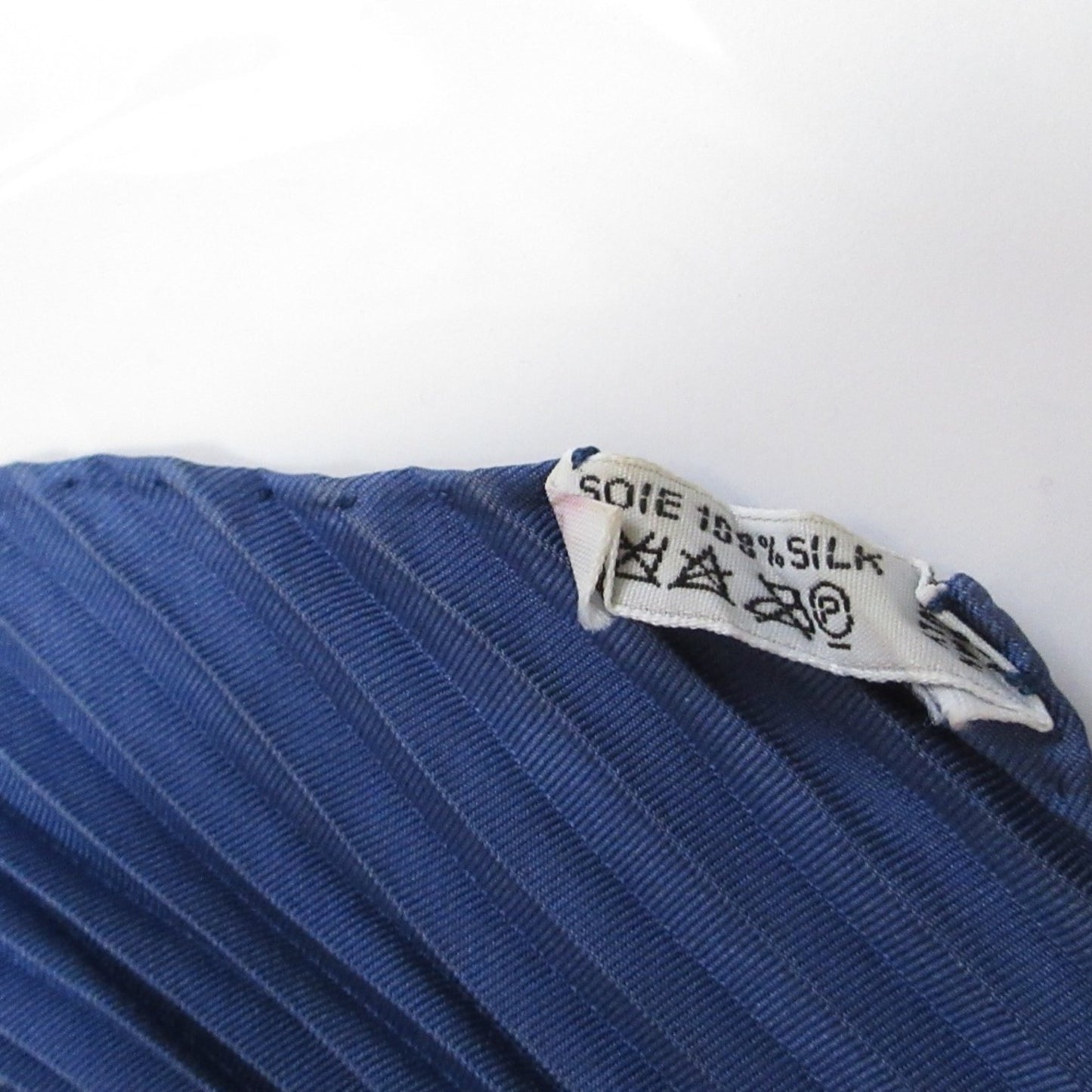 Hermes Le Mors A La Conetable Pleated Silk Scarf/Muffler In Navy