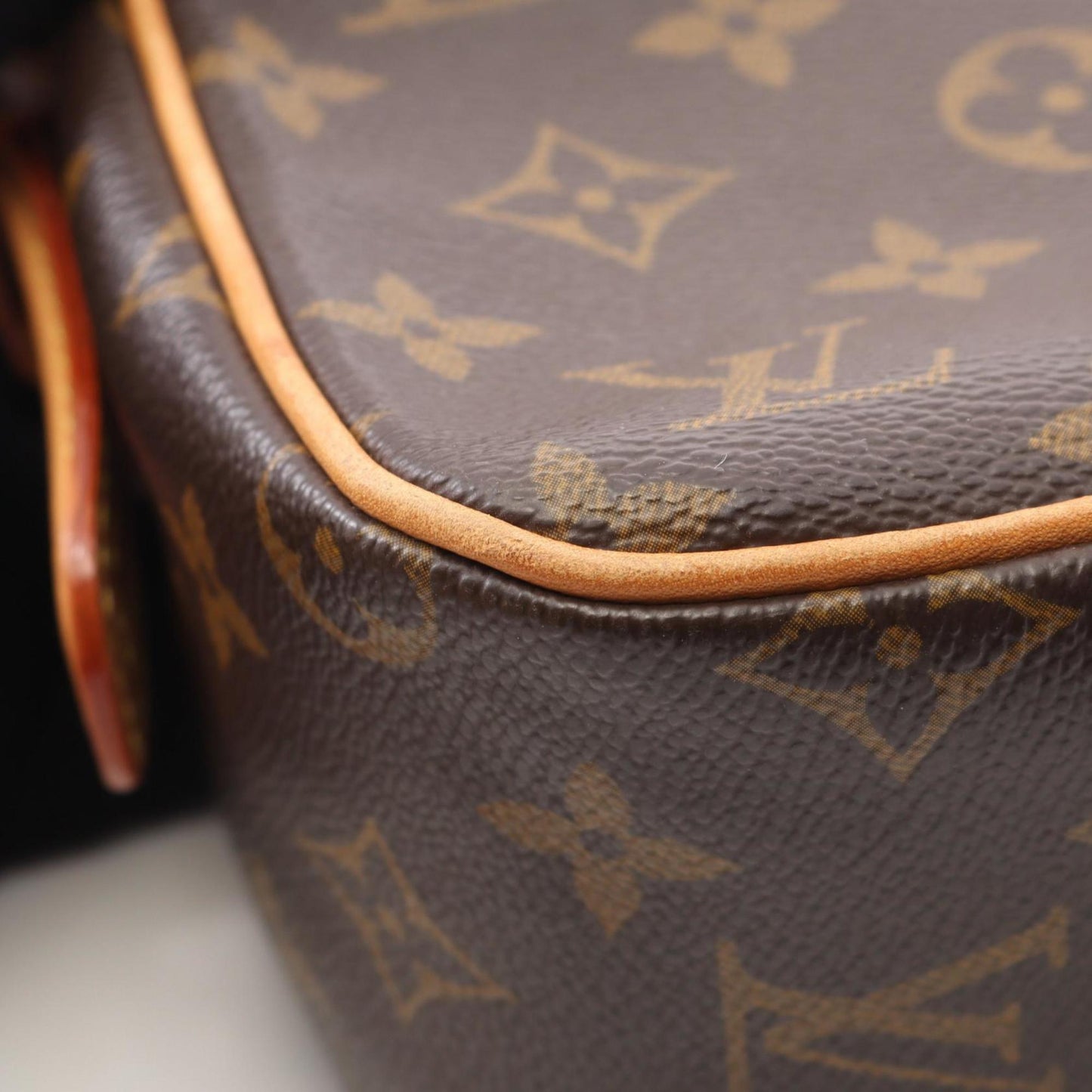 Louis Vuitton Viva Cite Mm Shoulder Bag In Coated Canvas And Leather With Monogram Design