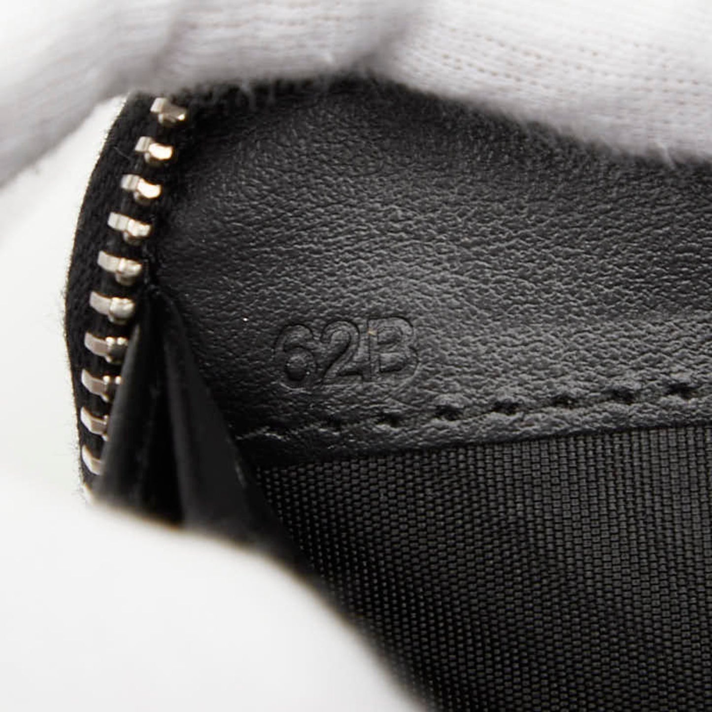 Prada Logo Long Wallet With Round Zipper