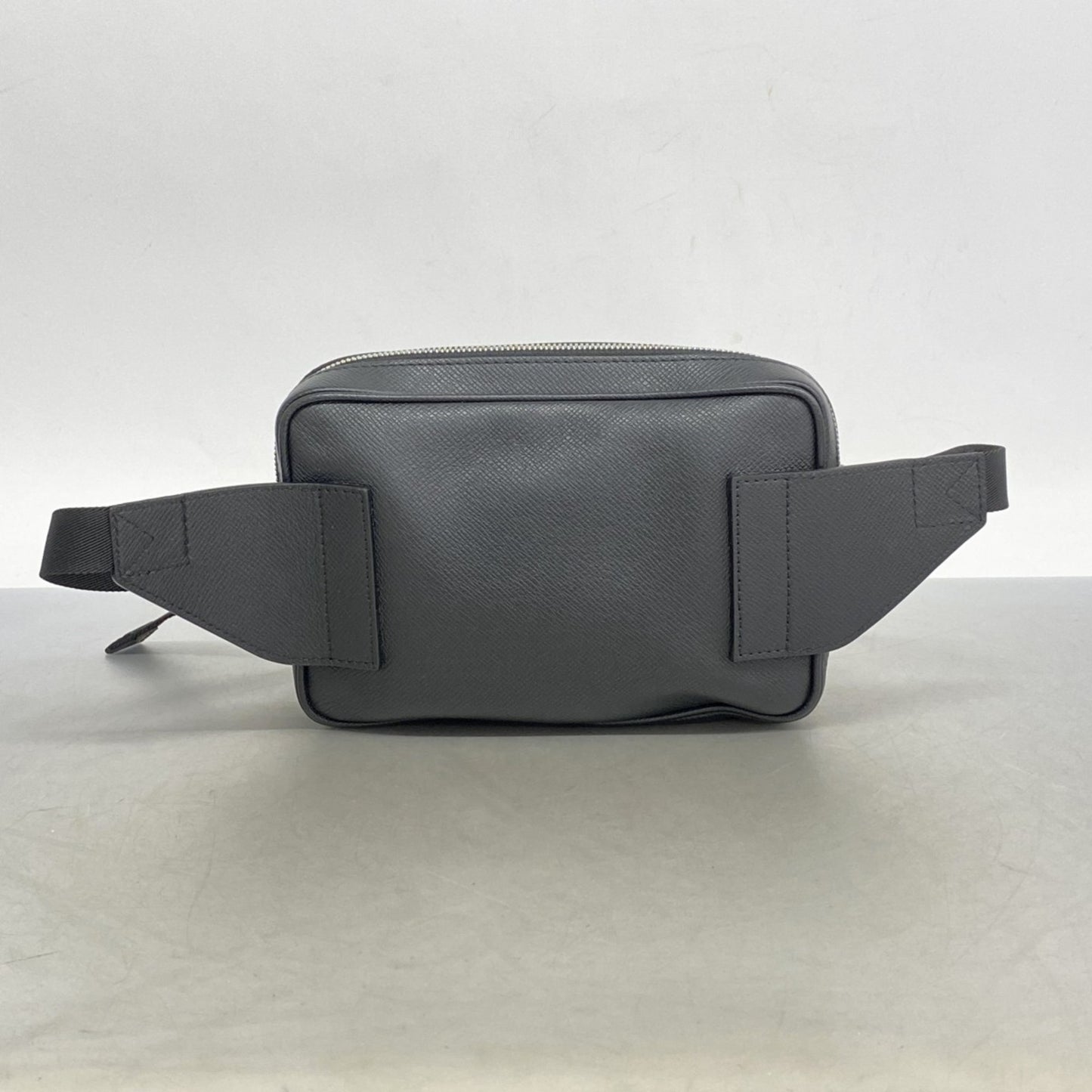 Louis Vuitton Taiga Bumbag Outdoor Waist Bag M33438 Noir