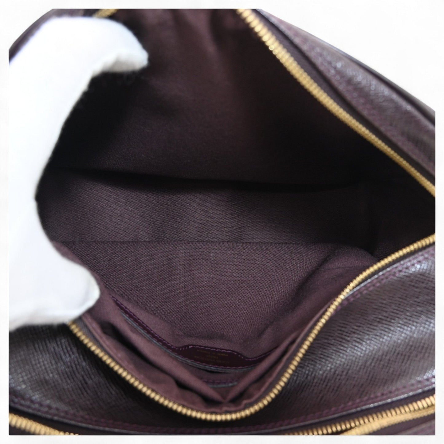 Louis Vuitton Taiga Reporter Shoulder Bag