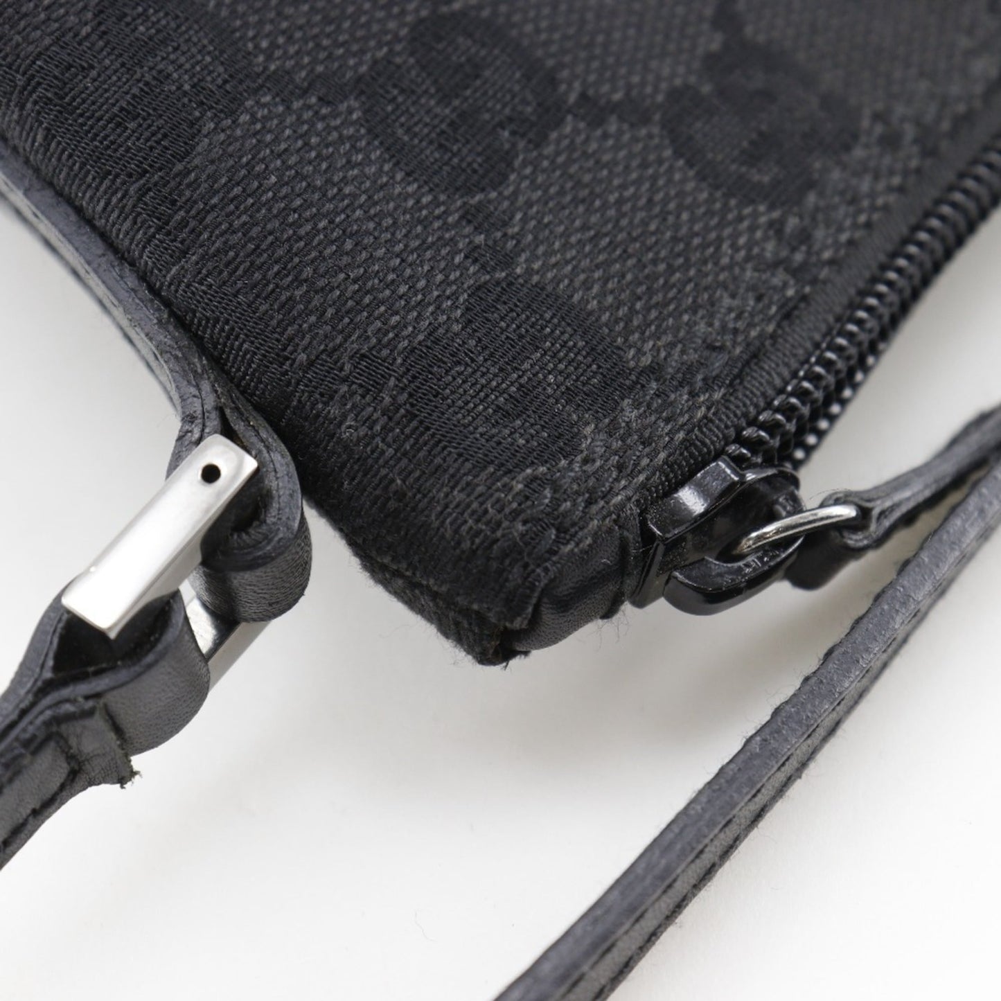 Canvas Gucci Pouch Gg