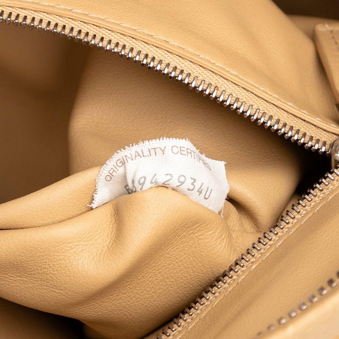 Bottega Veneta Twist Handbag In Beige Leather