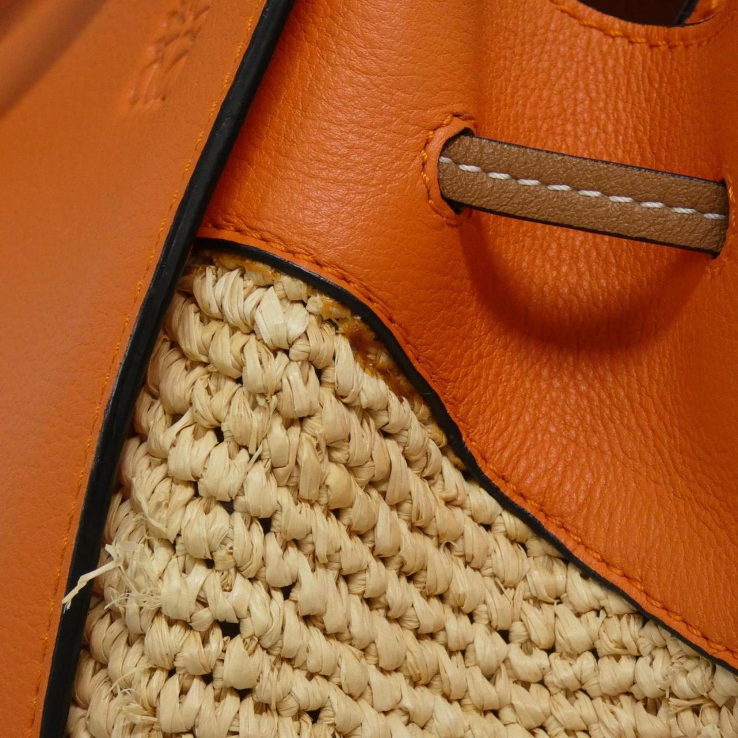 Loewe Paula'S Hammock Drawstring Medium 330 33 V06 Shoulder Bag